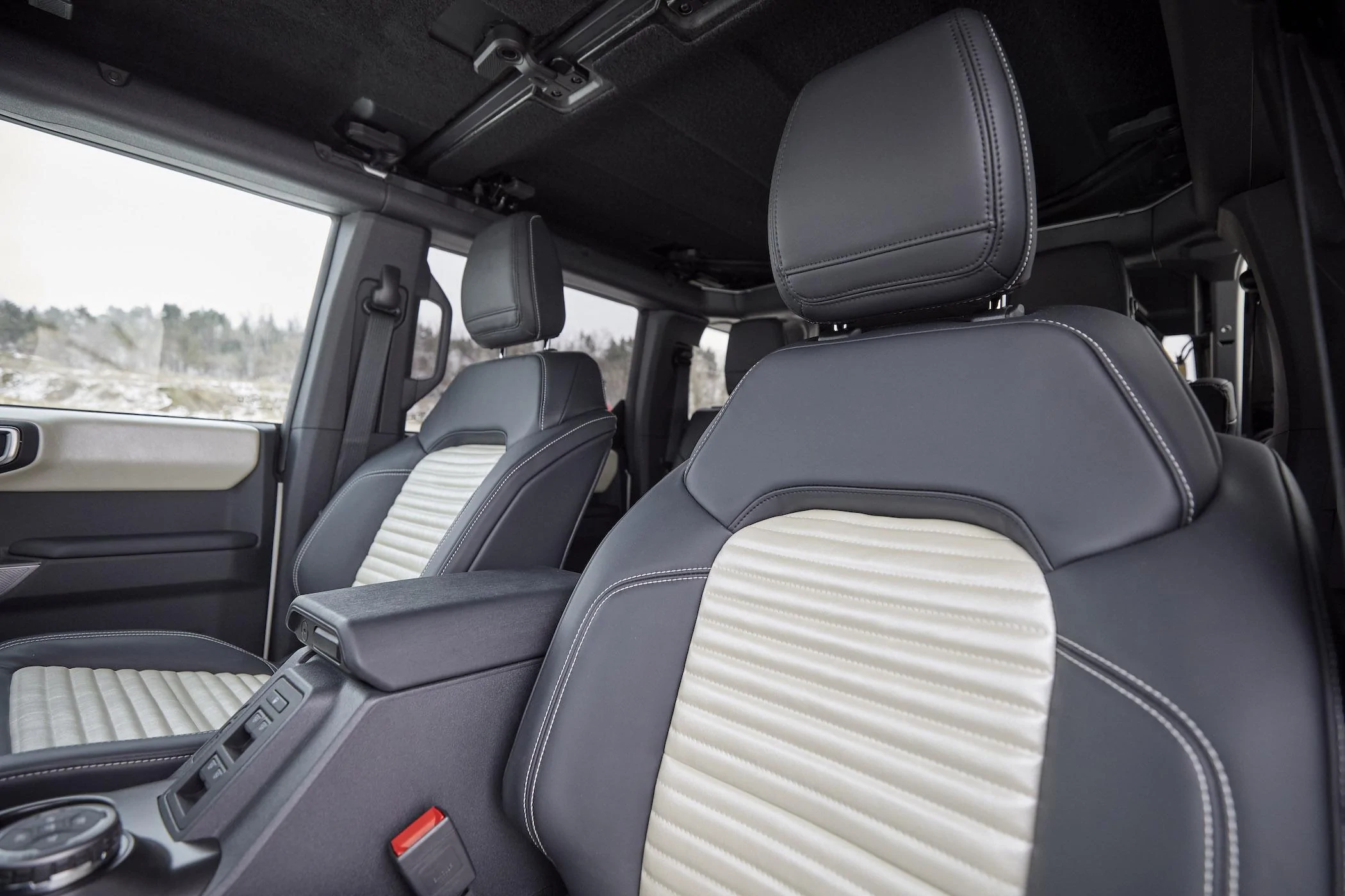 Ford Bronco ✝️ Bronco Pope Francis Center First Edition Revealed and Headed to Charity Auction 2021 Ford Bronco Pope Francis Center-First Edition_08