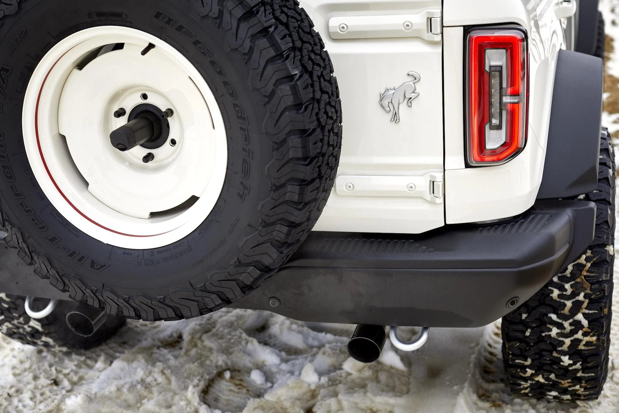 Ford Bronco ✝️ Bronco Pope Francis Center First Edition Revealed and Headed to Charity Auction 2021 Ford Bronco Pope Francis Center-First Edition_12