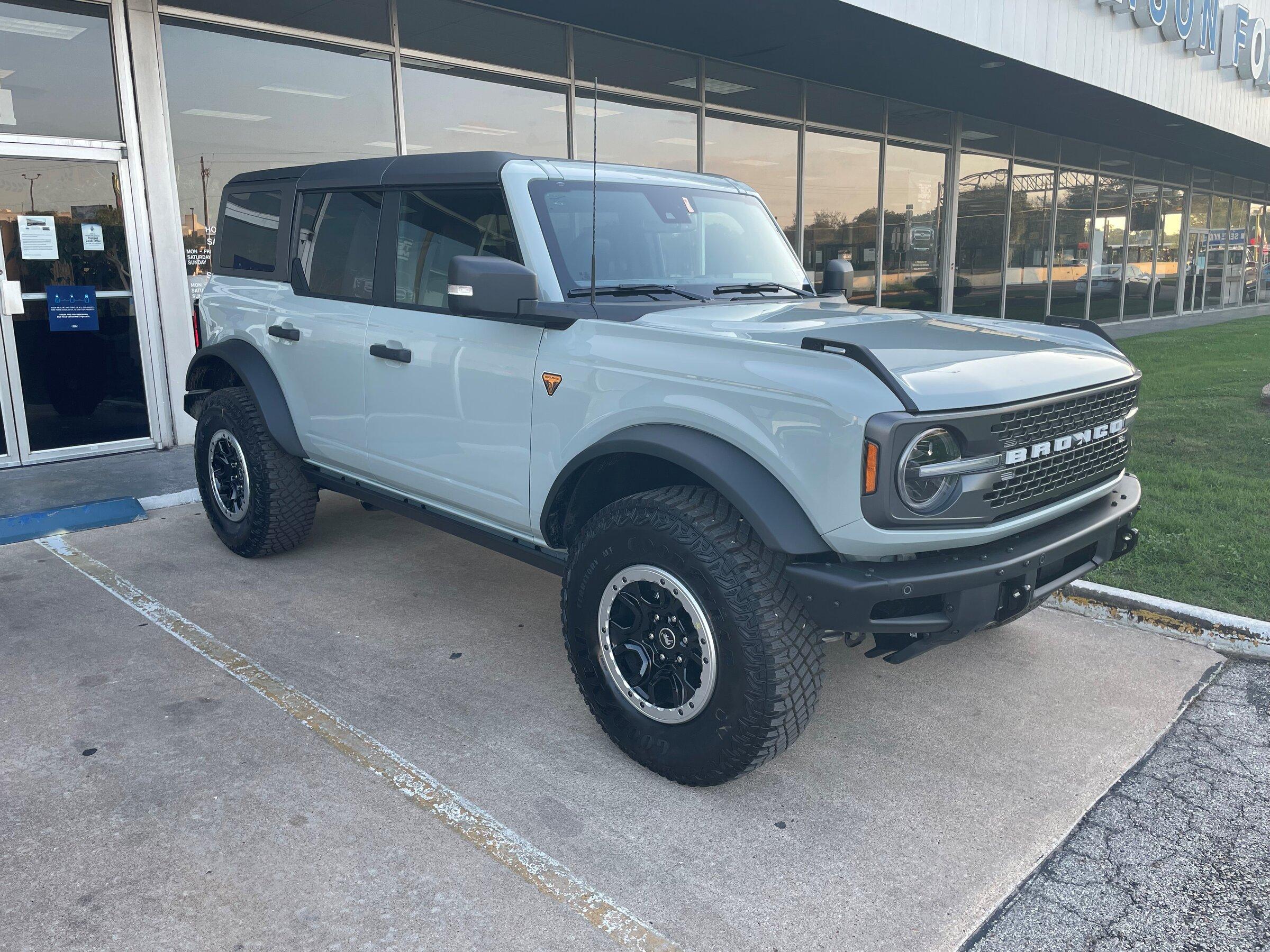 Ford Bronco CACTUS GRAY Bronco Club IMG_2258