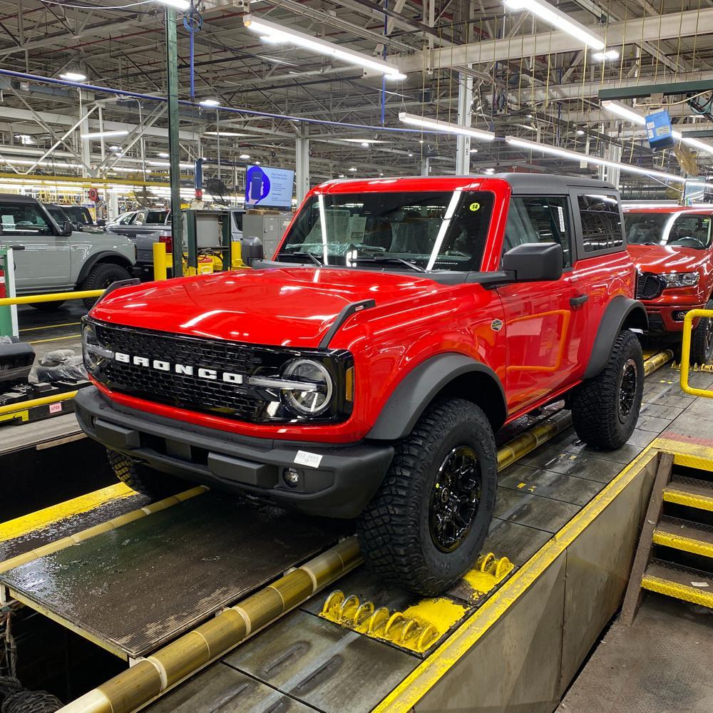 Ford Bronco MY22 (First Batch) Carb Gray Wildtrak Bronco on assembly line