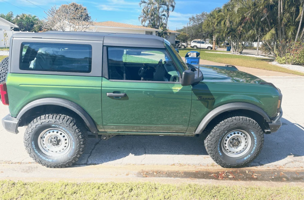 Ford Bronco ERUPTION GREEN Bronco Club 1643157673699