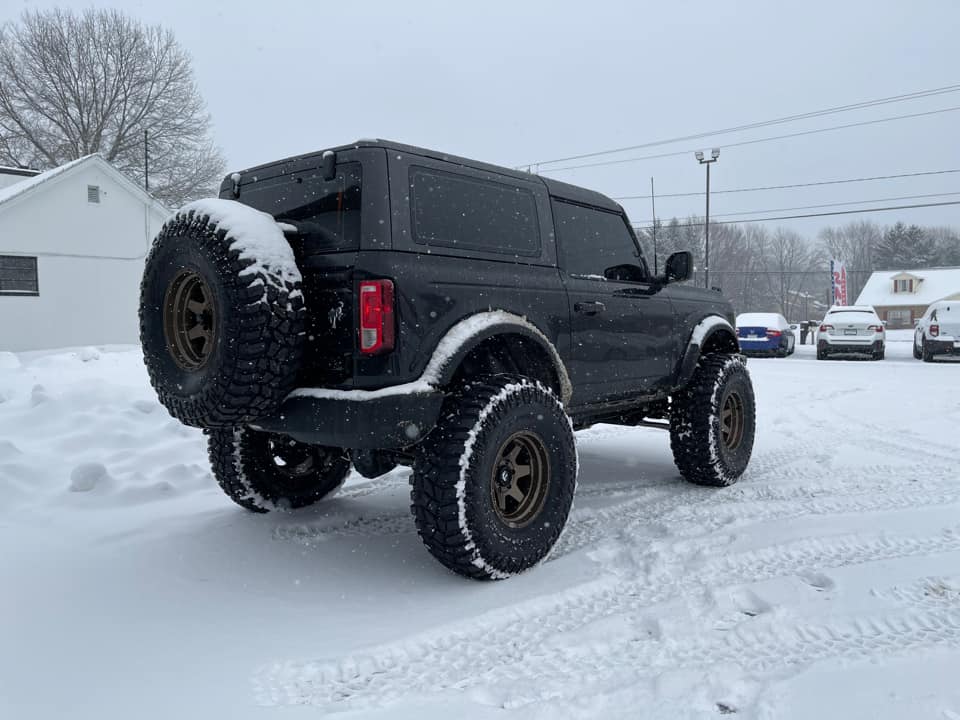 Ford Bronco Bronco 2-Door on 40's and 7" lift 2021 Ford Bronco 40%22 tires 40's 7%22 lift kit 1