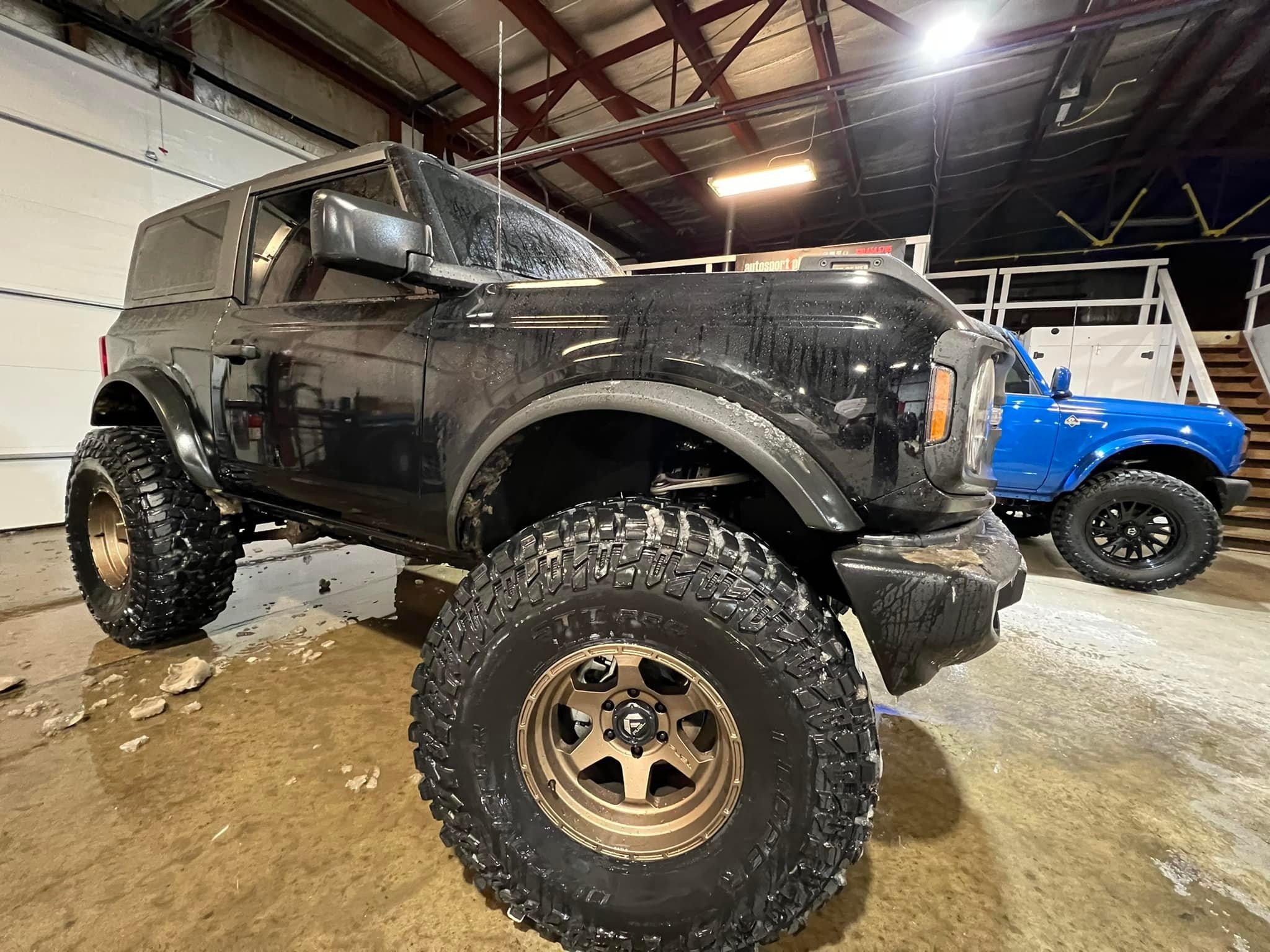 Ford Bronco Bronco 2-Door on 40's and 7" lift 213175_10224309115209452_8408915716498841599_n-