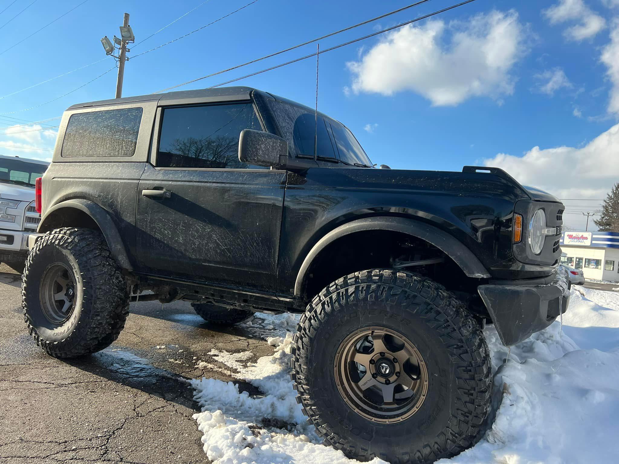 Ford Bronco Bronco 2-Door on 40's and 7" lift 674319_10224309129569811_7788670229497978541_n-