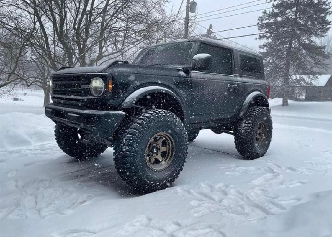 Ford Bronco Bronco 2-Door on 40's and 7" lift 272619922_10204137730135898_4045359547451861242_n (1)