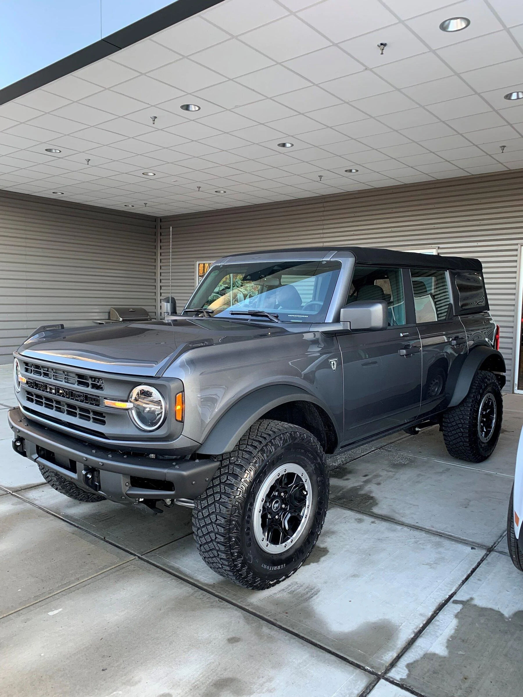 Bronco 1.jpg