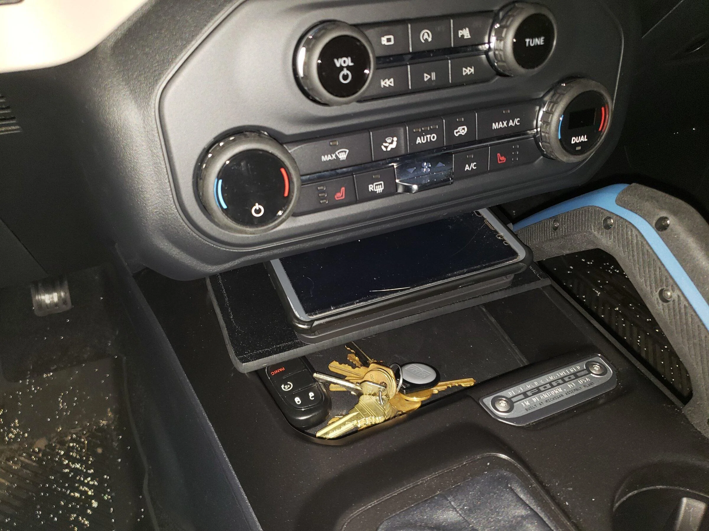 Ford Bronco Phone charger without taking up storage 20220125_205321