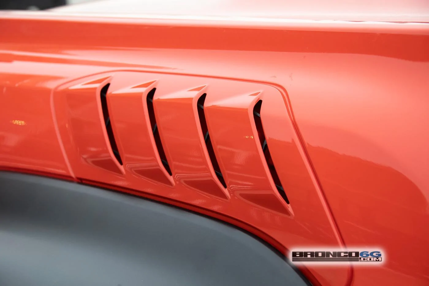 Ford Bronco 📷 Bronco Raptor Spied in Code Orange & Iconic Silver w/ New Interior Accents 2023-bronco-raptor-code-orange-spied-10