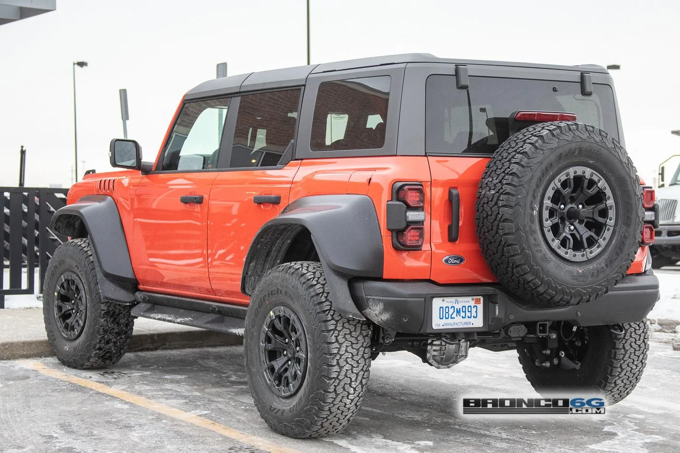 Ford Bronco 📷 Bronco Raptor Spied in Code Orange & Iconic Silver w/ New Interior Accents 2023-bronco-raptor-code-orange-spied-14
