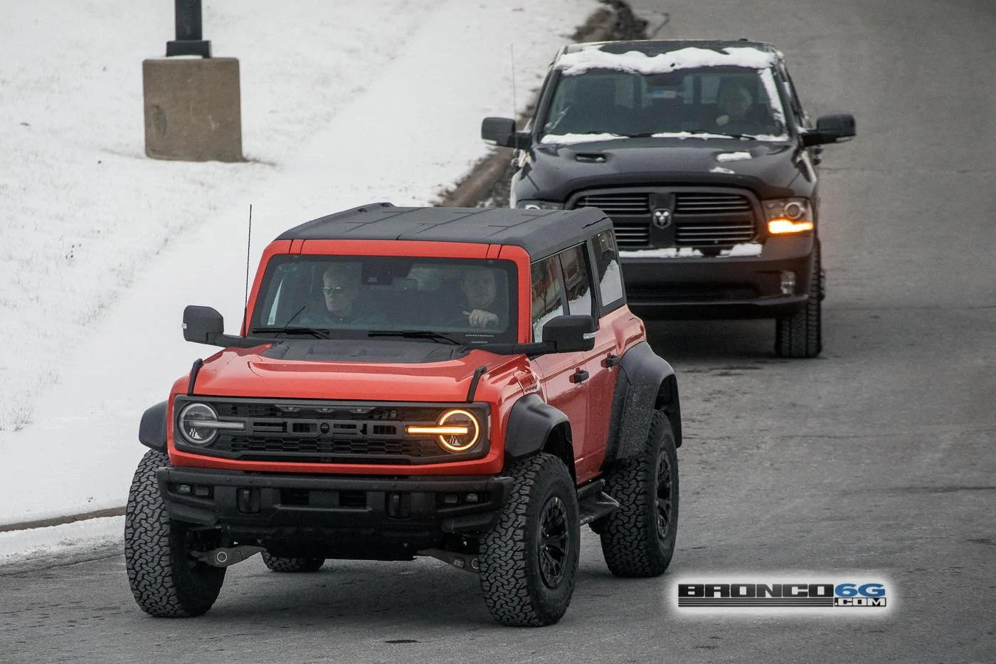 Ford Bronco 📷 Bronco Raptor Spied in Code Orange & Iconic Silver w/ New Interior Accents 2023-bronco-raptor-code-orange-spied-17