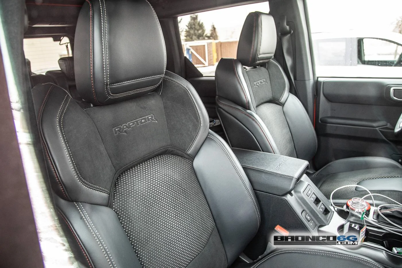 Ford Bronco 📷 Bronco Raptor Spied in Code Orange & Iconic Silver w/ New Interior Accents 2023-bronco-raptor-code-orange-spied-28
