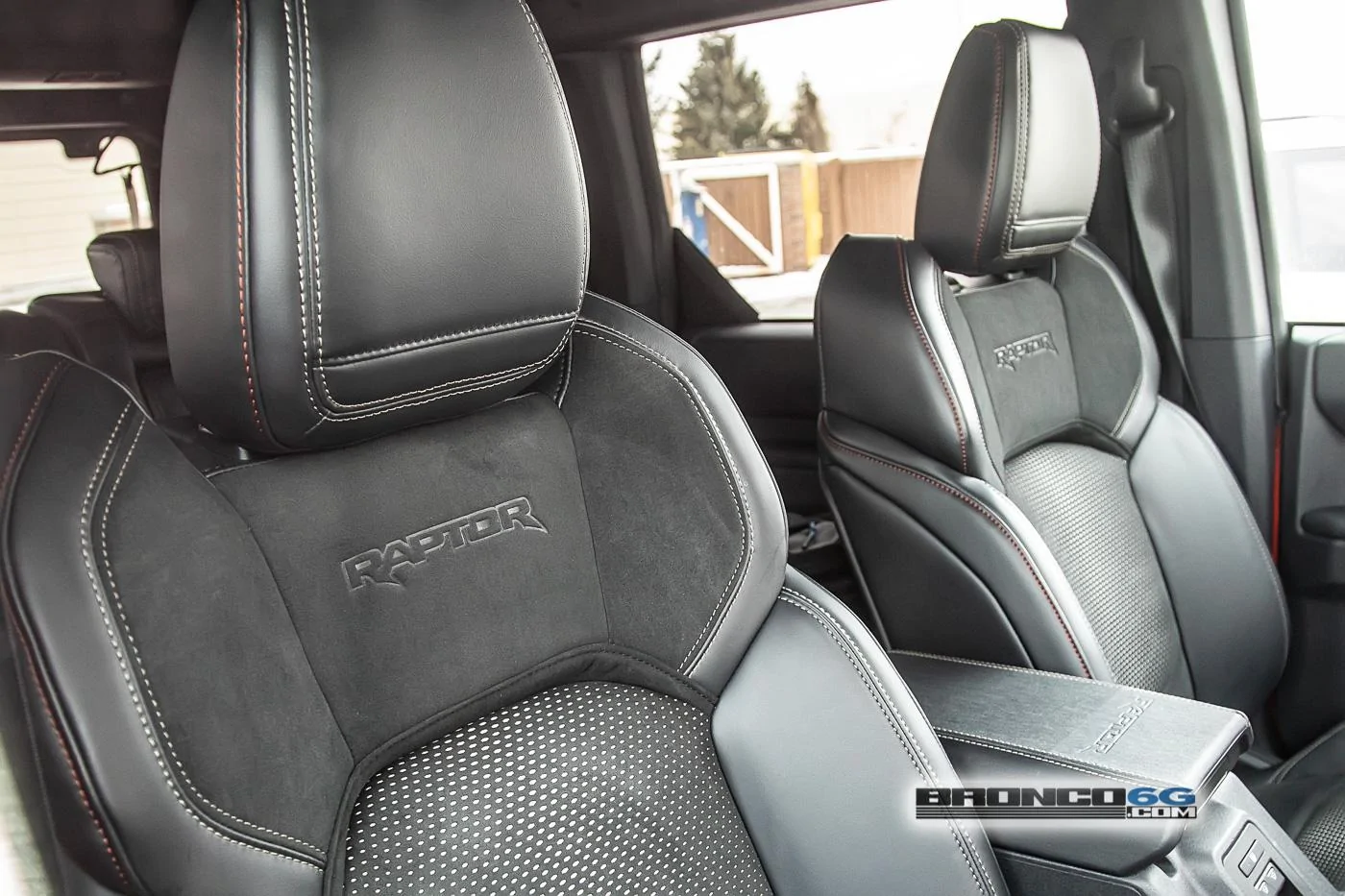 Ford Bronco 📷 Bronco Raptor Spied in Code Orange & Iconic Silver w/ New Interior Accents 2023-bronco-raptor-code-orange-spied-29