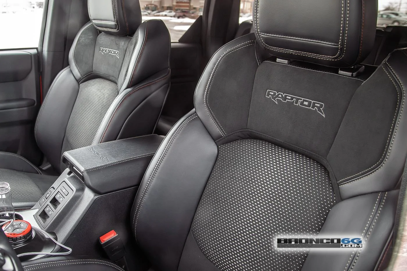 Ford Bronco 📷 Bronco Raptor Spied in Code Orange & Iconic Silver w/ New Interior Accents 2023-bronco-raptor-code-orange-spied-31
