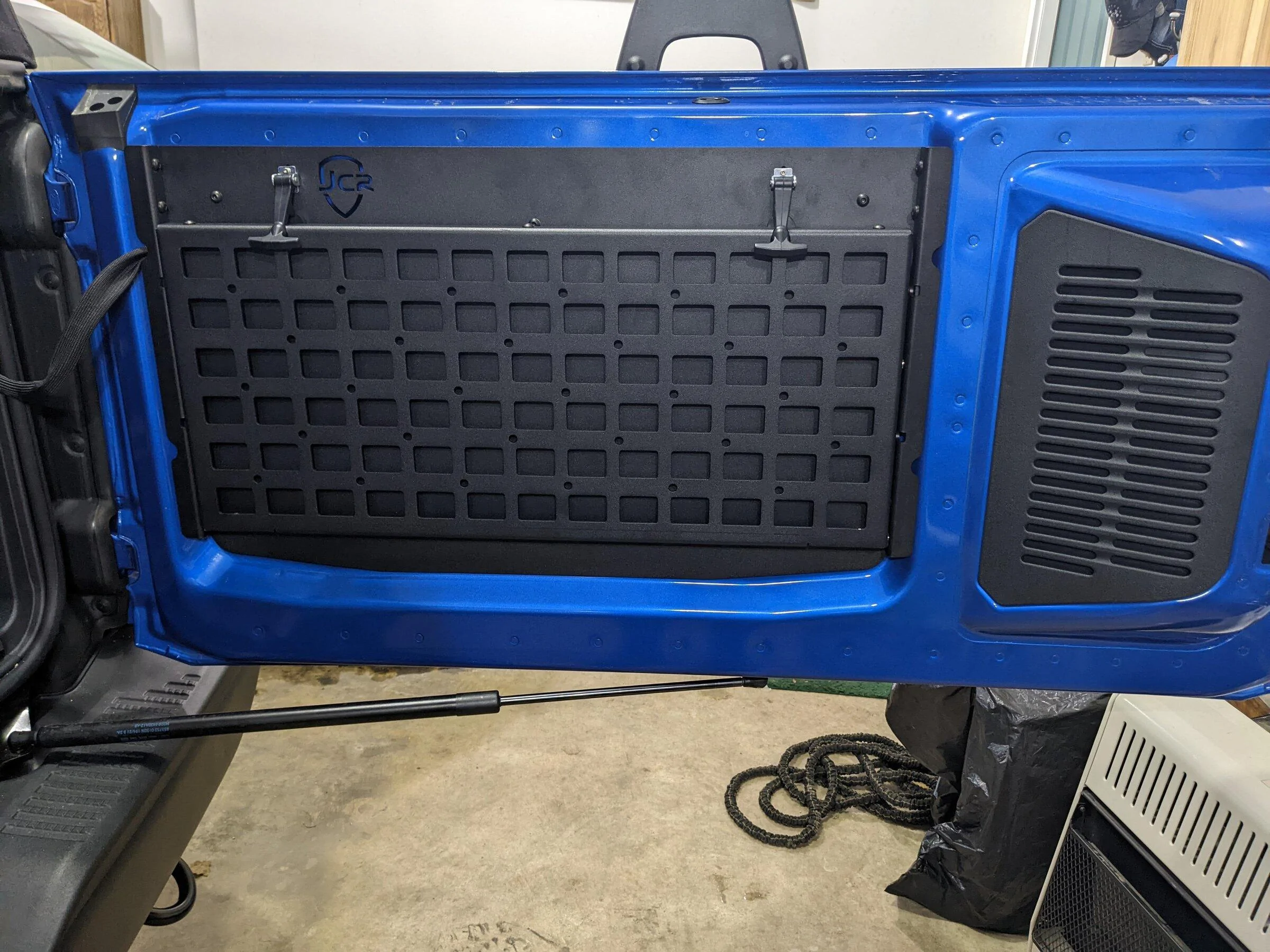 Ford Bronco JcrOffroad Fold down molle table has been released! PXL_20220127_002235095