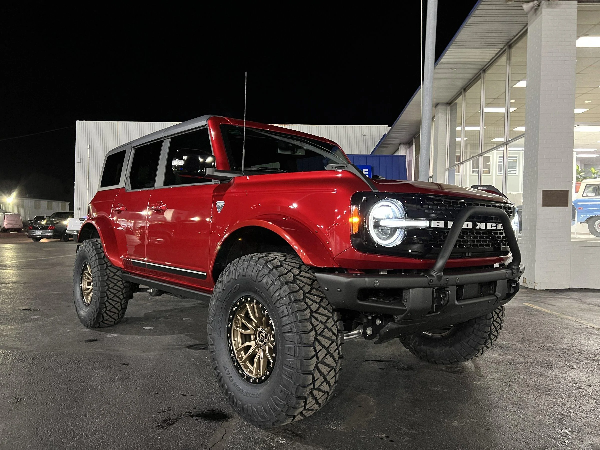 Ford Bronco 37" Tires on Rapid Red First Edition Bronco w/ Painted Flares 5CA105A5-B16E-4C68-94F2-3E9A28FF2116