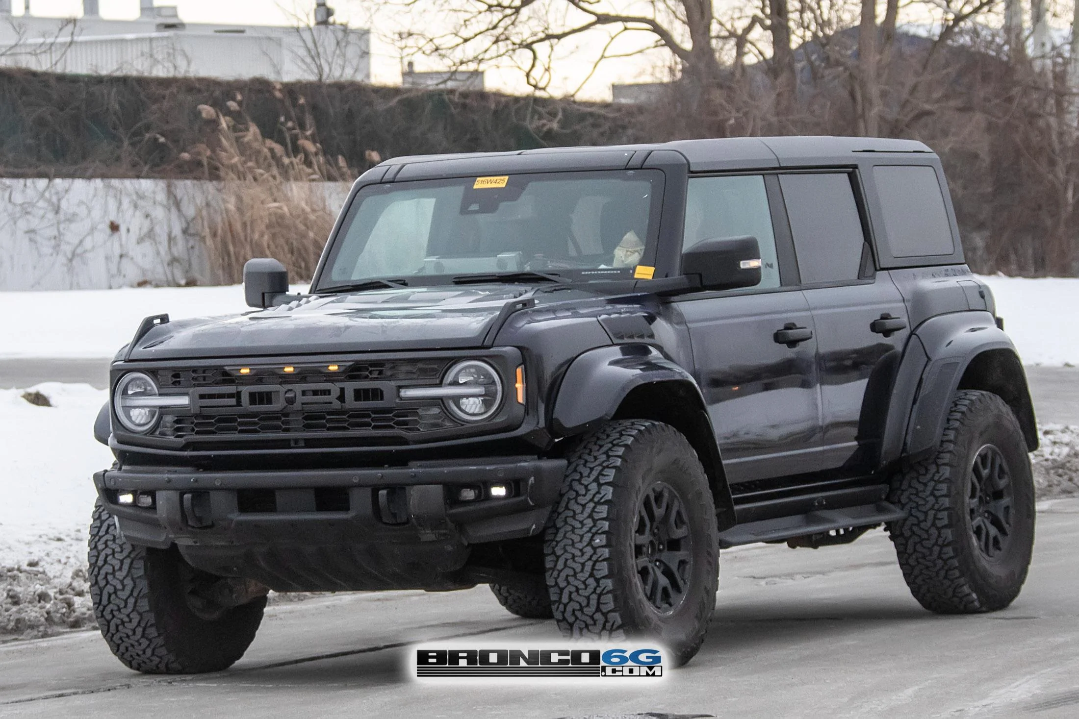Ford Bronco 📸 Now See 2022 Bronco Raptor in Velocity Blue & Shadow Black With Painted Fender Flares! Shadow Black Bronco Raptor 3