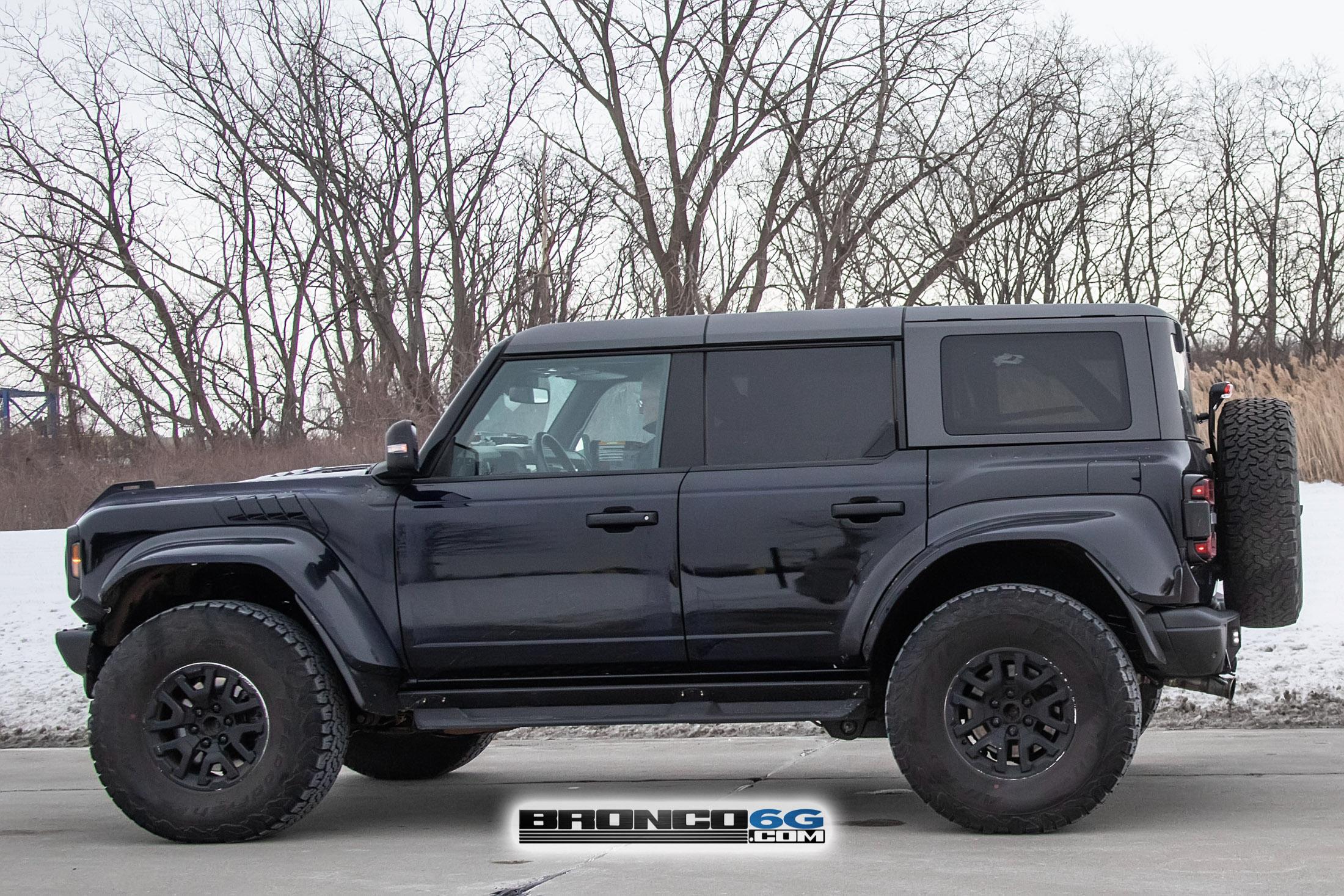 Ford Bronco 📸 Now See 2022 Bronco Raptor in Velocity Blue & Shadow Black With Painted Fender Flares! Shadow Black Bronco Raptor 8
