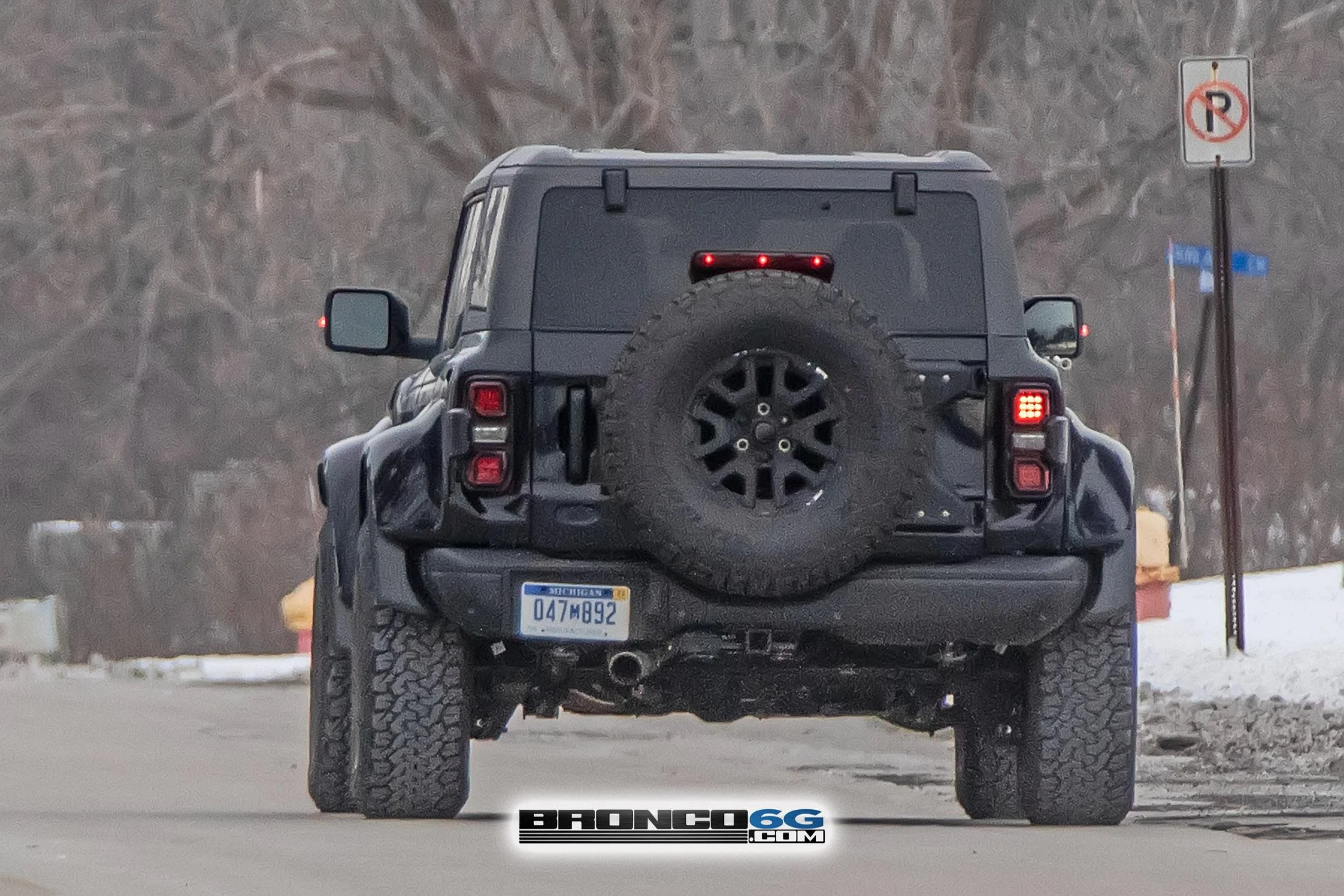 Ford Bronco 📸 Now See 2022 Bronco Raptor in Velocity Blue & Shadow Black With Painted Fender Flares! Shadow Black Bronco Raptor 9