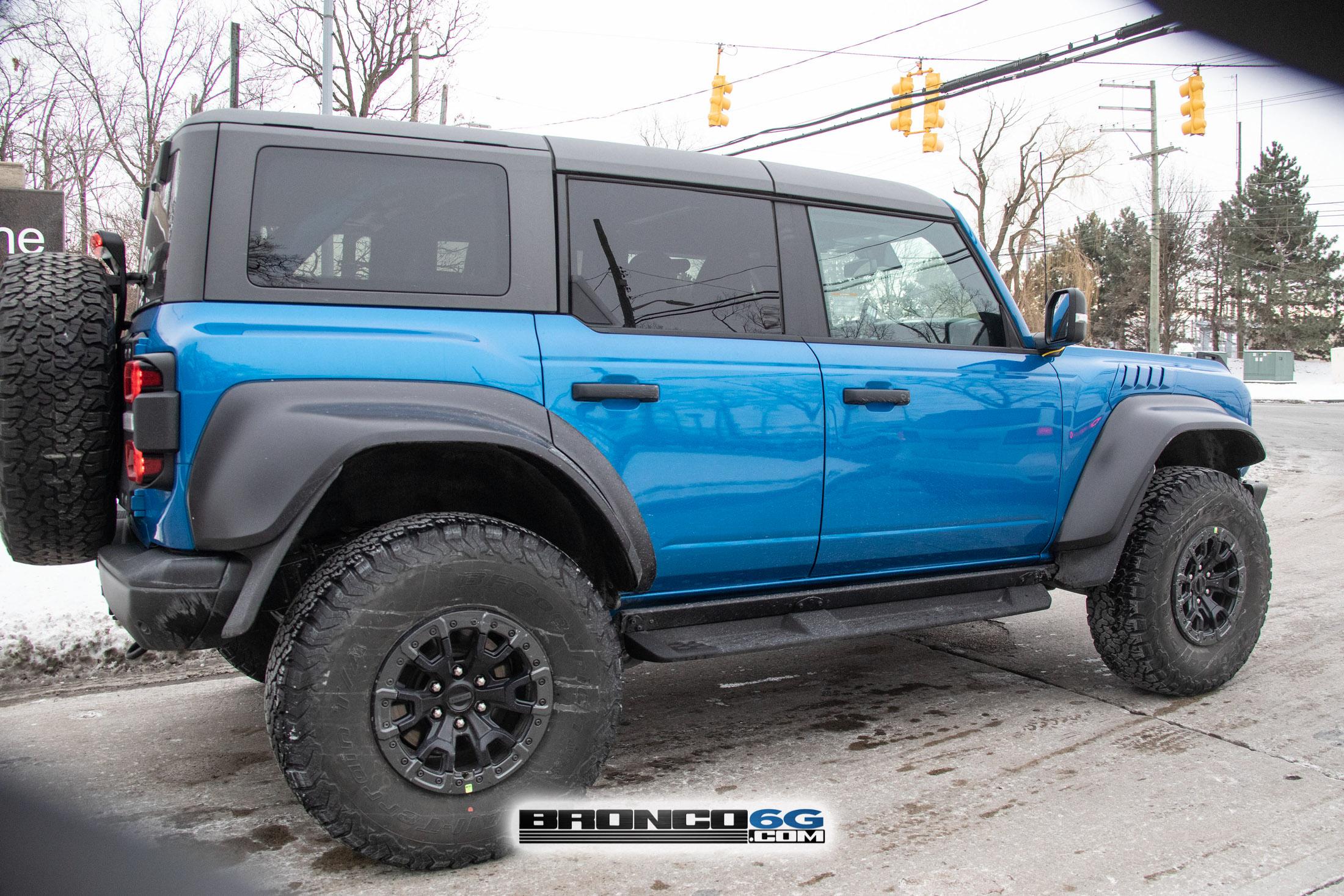 Ford Bronco 📸 Now See 2022 Bronco Raptor in Velocity Blue & Shadow Black With Painted Fender Flares! Velocity Blue Bronco Raptor 14