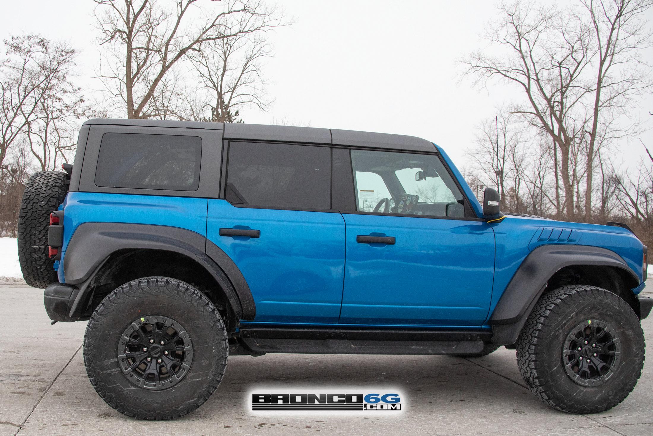 Ford Bronco 📸 Now See 2022 Bronco Raptor in Velocity Blue & Shadow Black With Painted Fender Flares! Velocity Blue Bronco Raptor 2