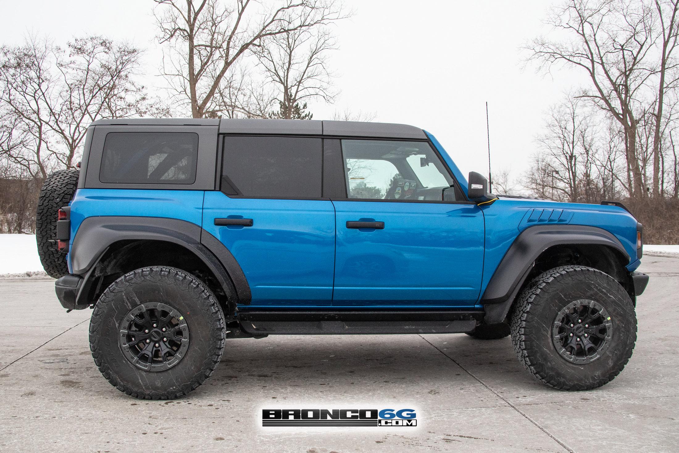 Ford Bronco 📸 Now See 2022 Bronco Raptor in Velocity Blue & Shadow Black With Painted Fender Flares! Velocity Blue Bronco Raptor 1