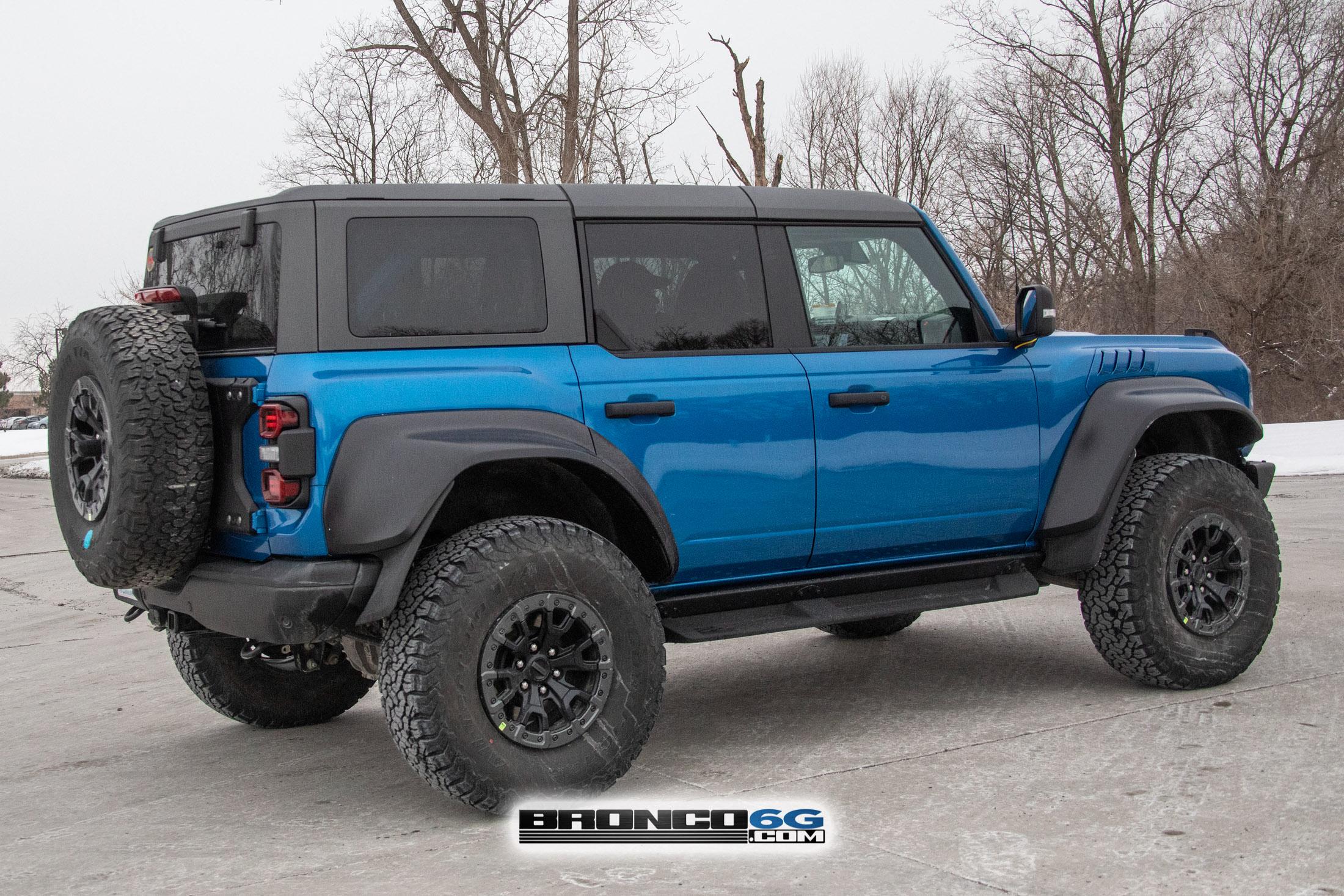 Ford Bronco 📸 Now See 2022 Bronco Raptor in Velocity Blue & Shadow Black With Painted Fender Flares! Velocity Blue Bronco Raptor 3
