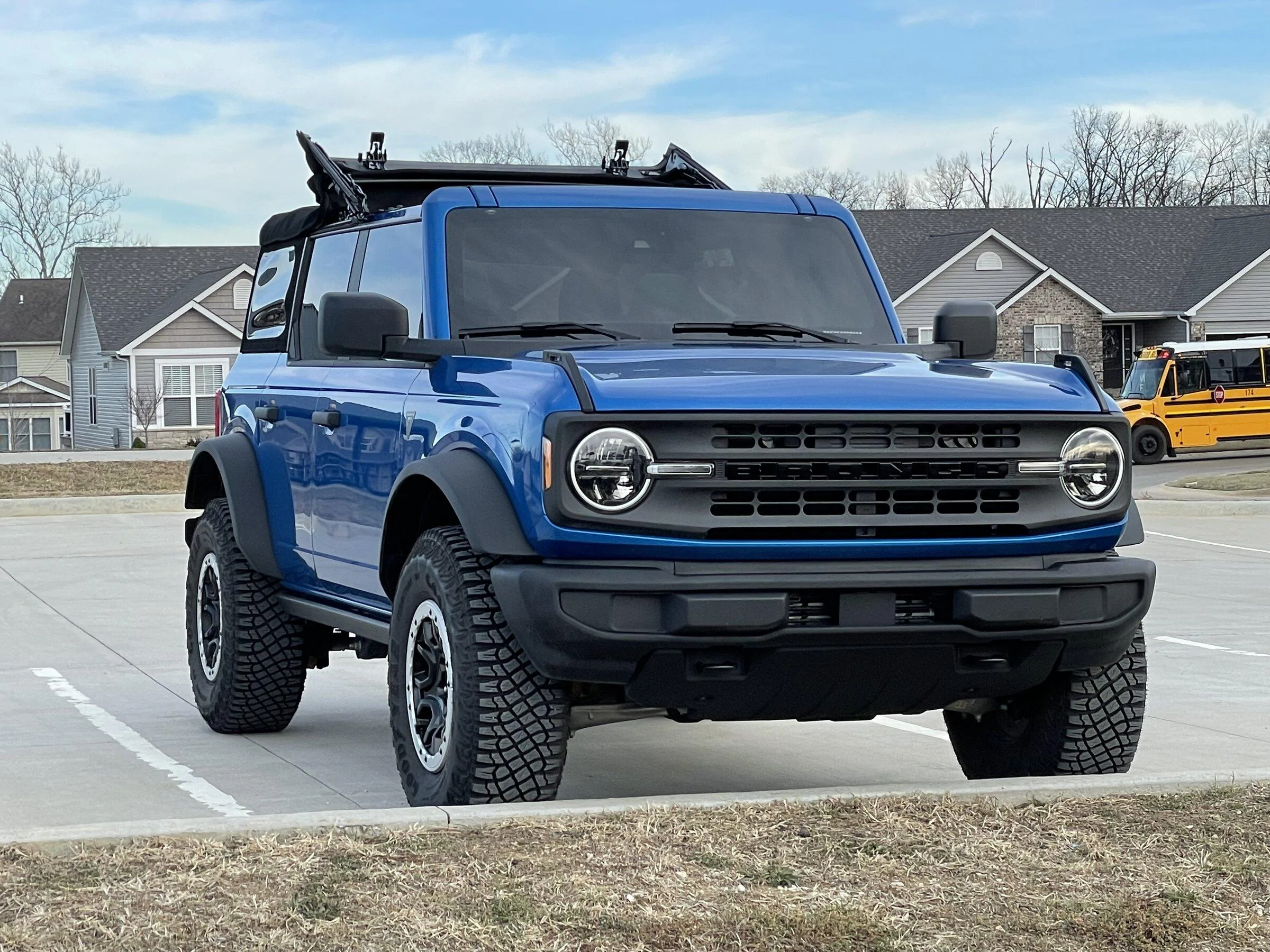 Ford Bronco VELOCITY BLUE Bronco Club 6934889D-26AF-4F93-880F-D13953AC1B1C