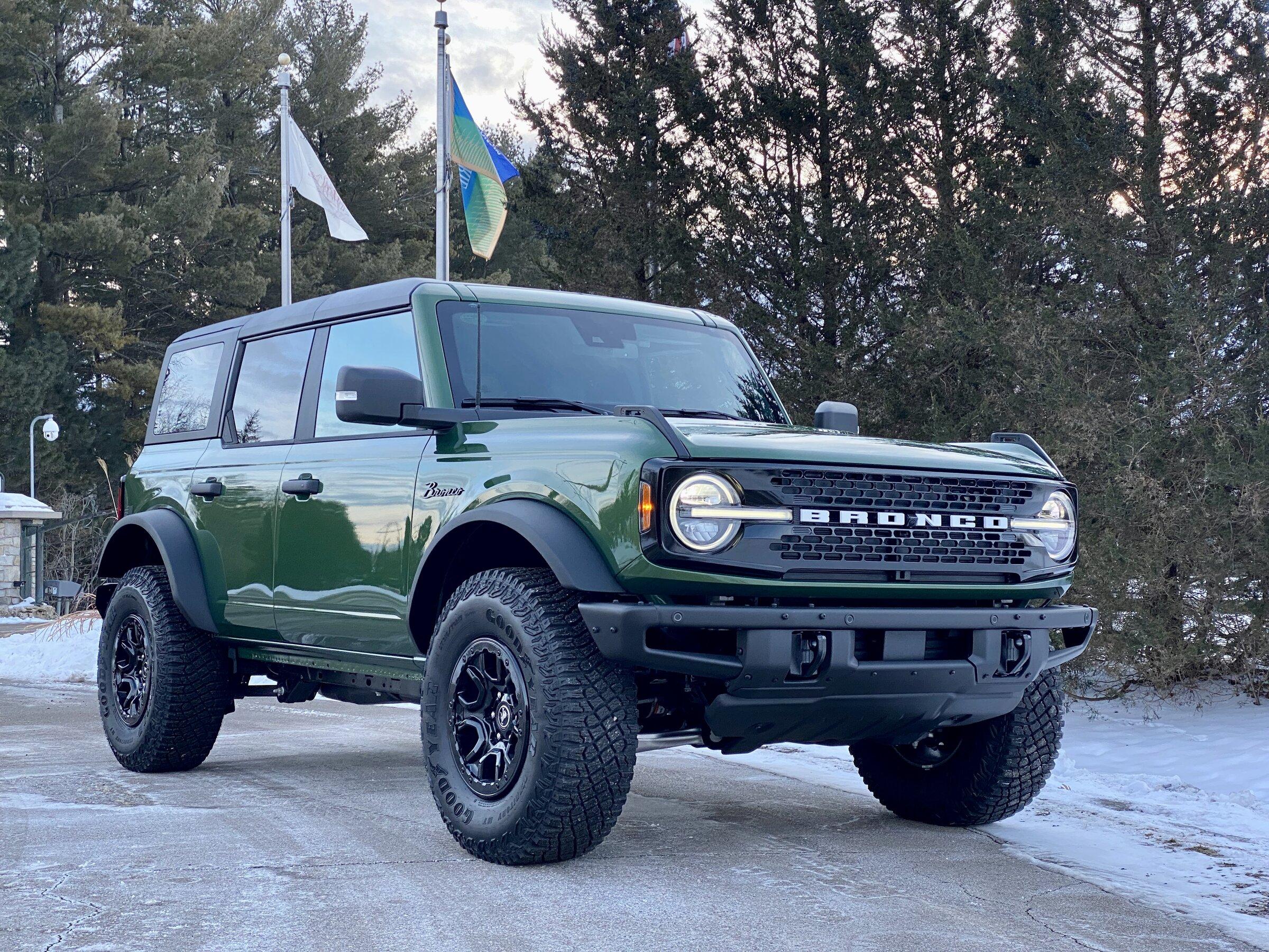 Ford Bronco ERUPTION GREEN Bronco Club EB76E02D-BED6-4786-85A4-05F4AB130D93