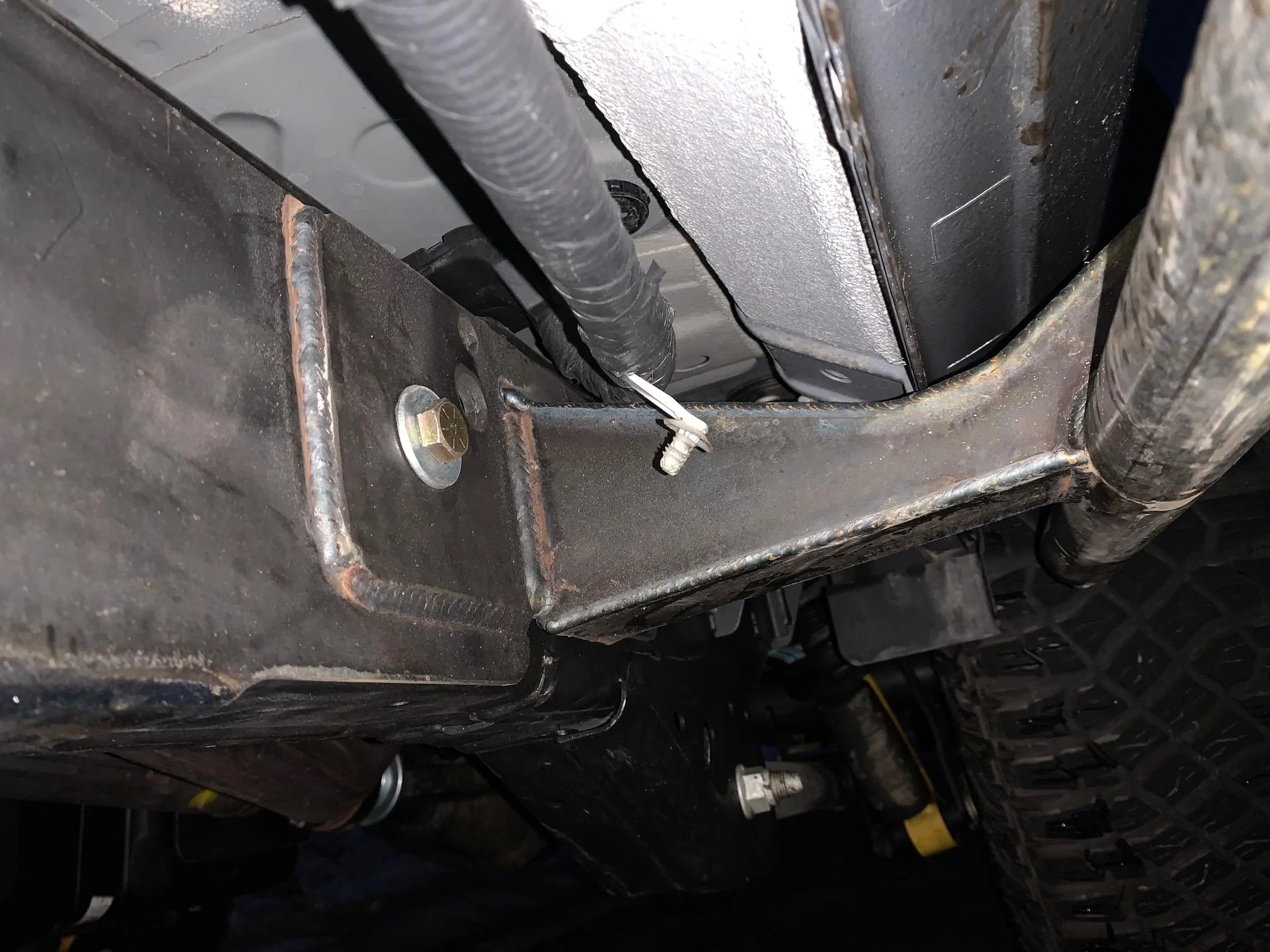 Ford Bronco Sliders - why are there virtually no frame mounts? IMG_2002