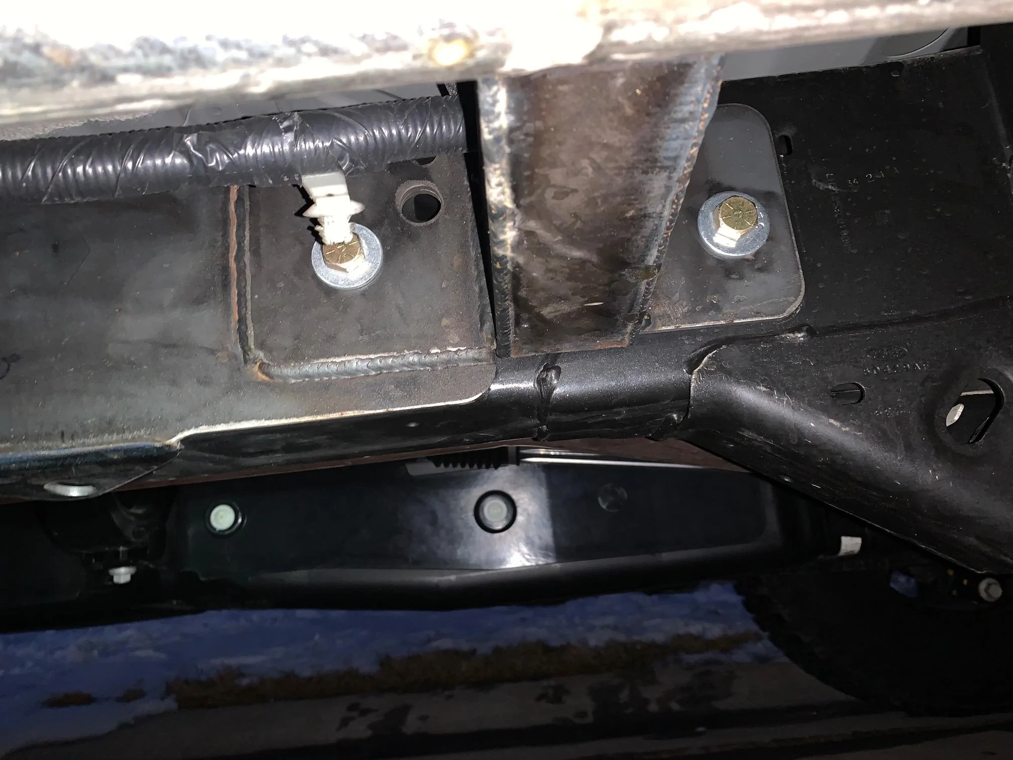 Ford Bronco Sliders - why are there virtually no frame mounts? IMG_2003