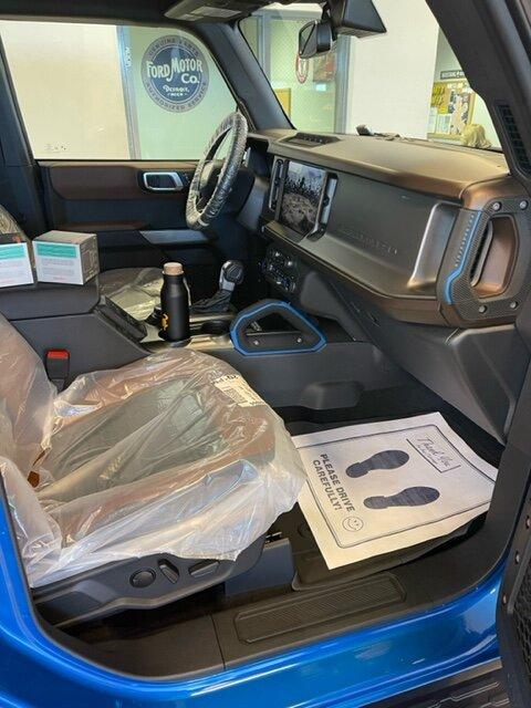 Ford Bronco VELOCITY BLUE Bronco Club 77BF4335-95EC-4C76-A94F-606768ABB2F8