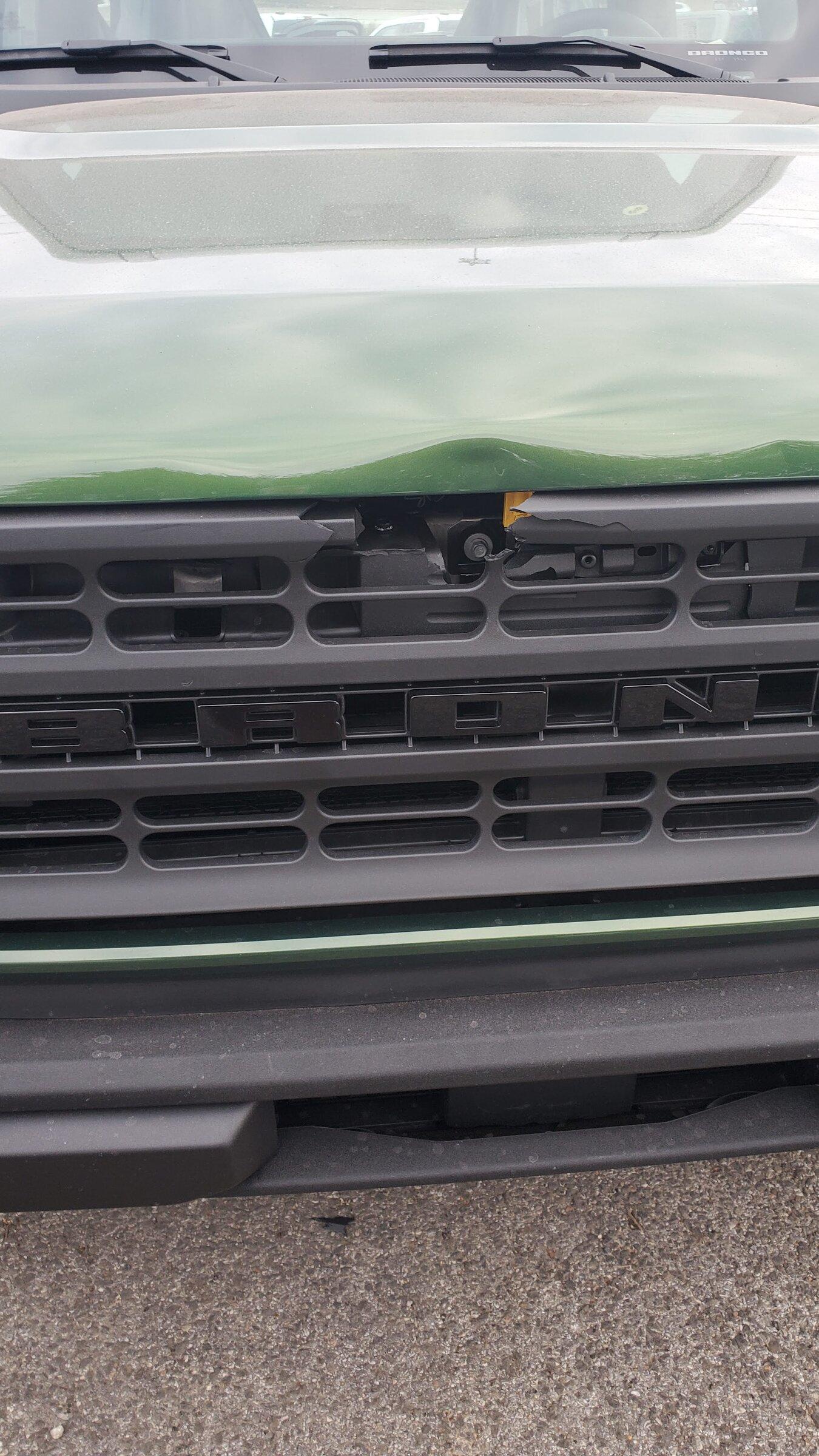 Ford Bronco Transport Damage 094A9935-C525-4873-89D1-4493CF01B569