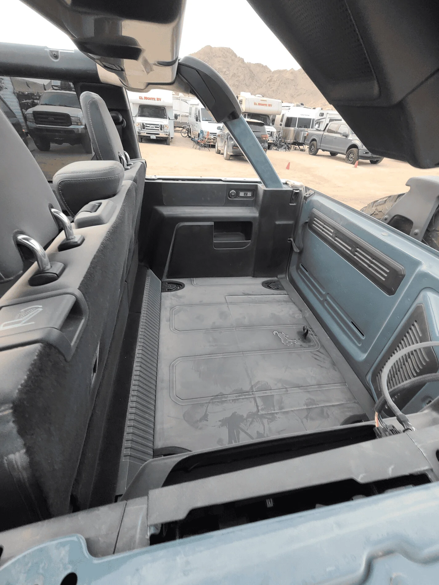 Ford Bronco Third row jump seat options? 1643571970448