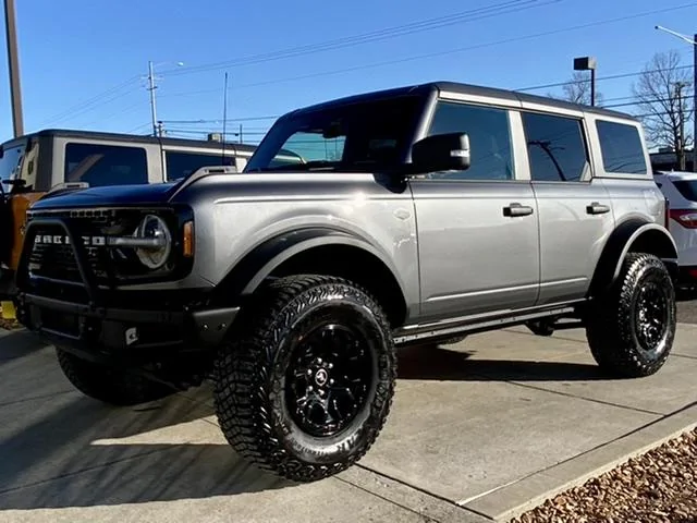 Ford Bronco CARBONIZED GRAY Bronco Club 9854E808-18BB-403B-BC3D-C076352984D1