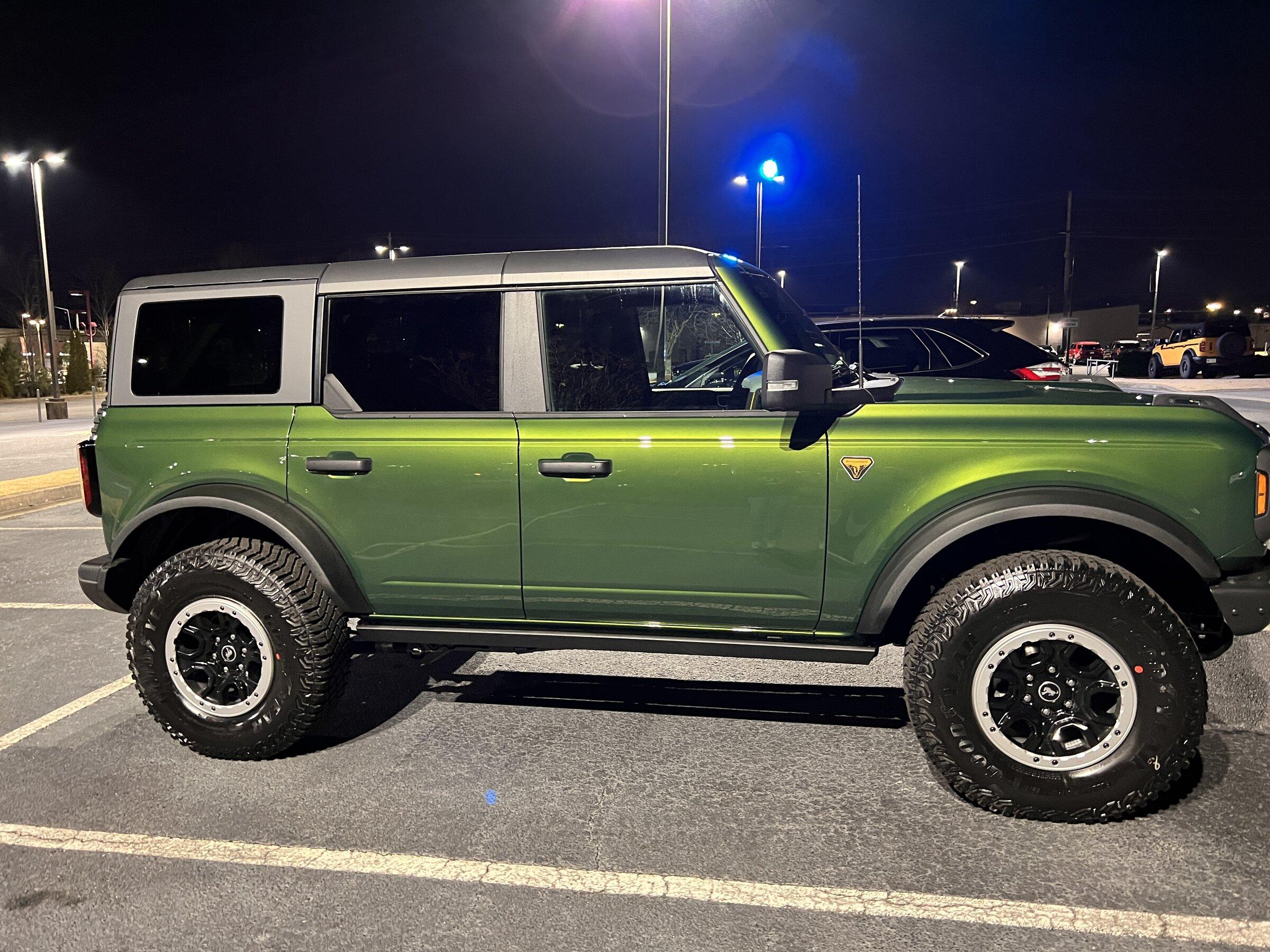 Ford Bronco ERUPTION GREEN Bronco Club 78109248-EDC6-45F4-B135-C51200159034