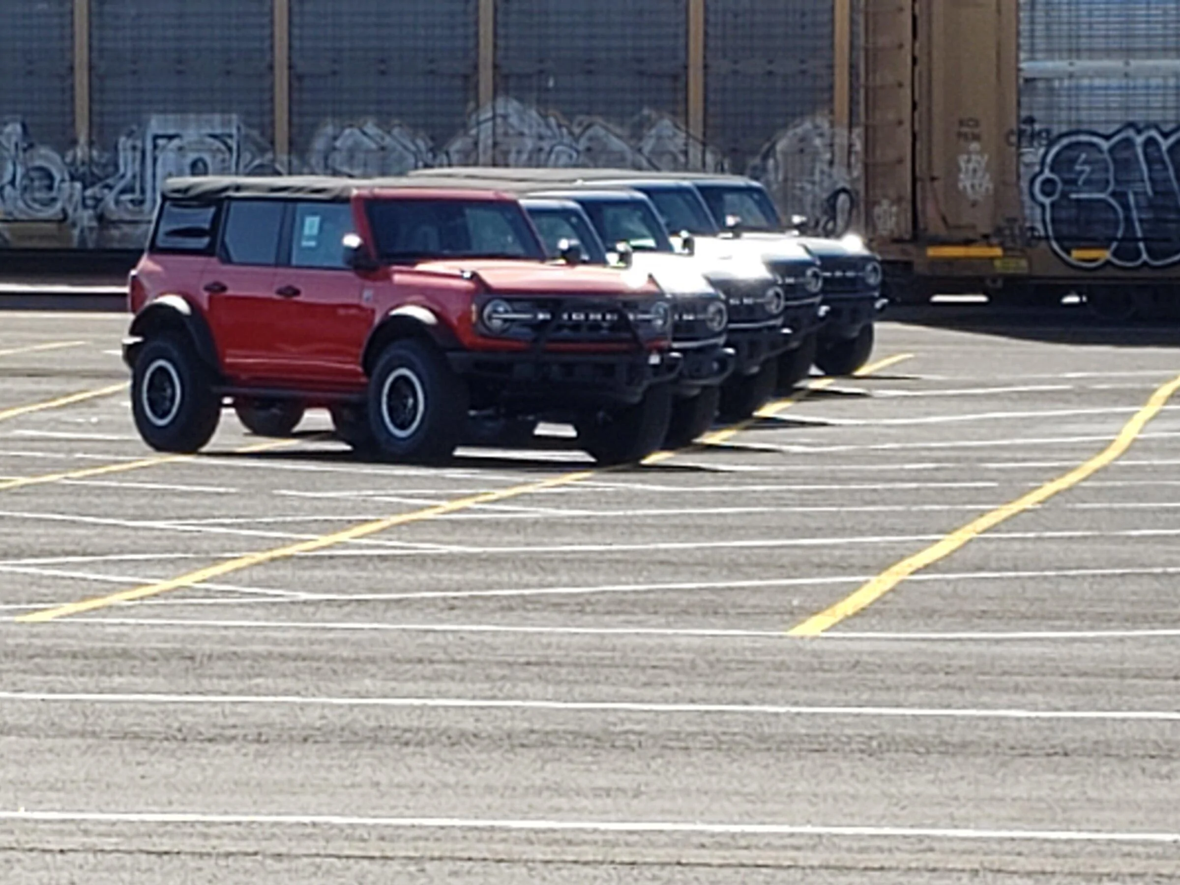 Ford Bronco 🛠 12/20/21 Build Week Group red.plus4
