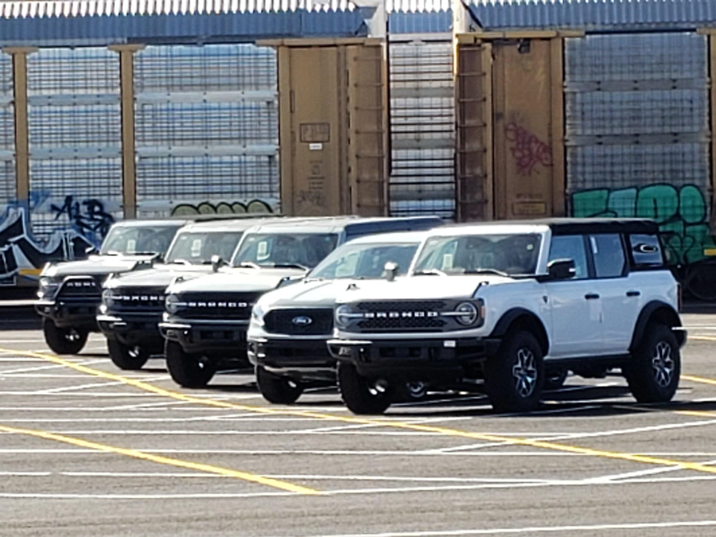 Ford Bronco 🛠 12/20/21 Build Week Group white.plus3