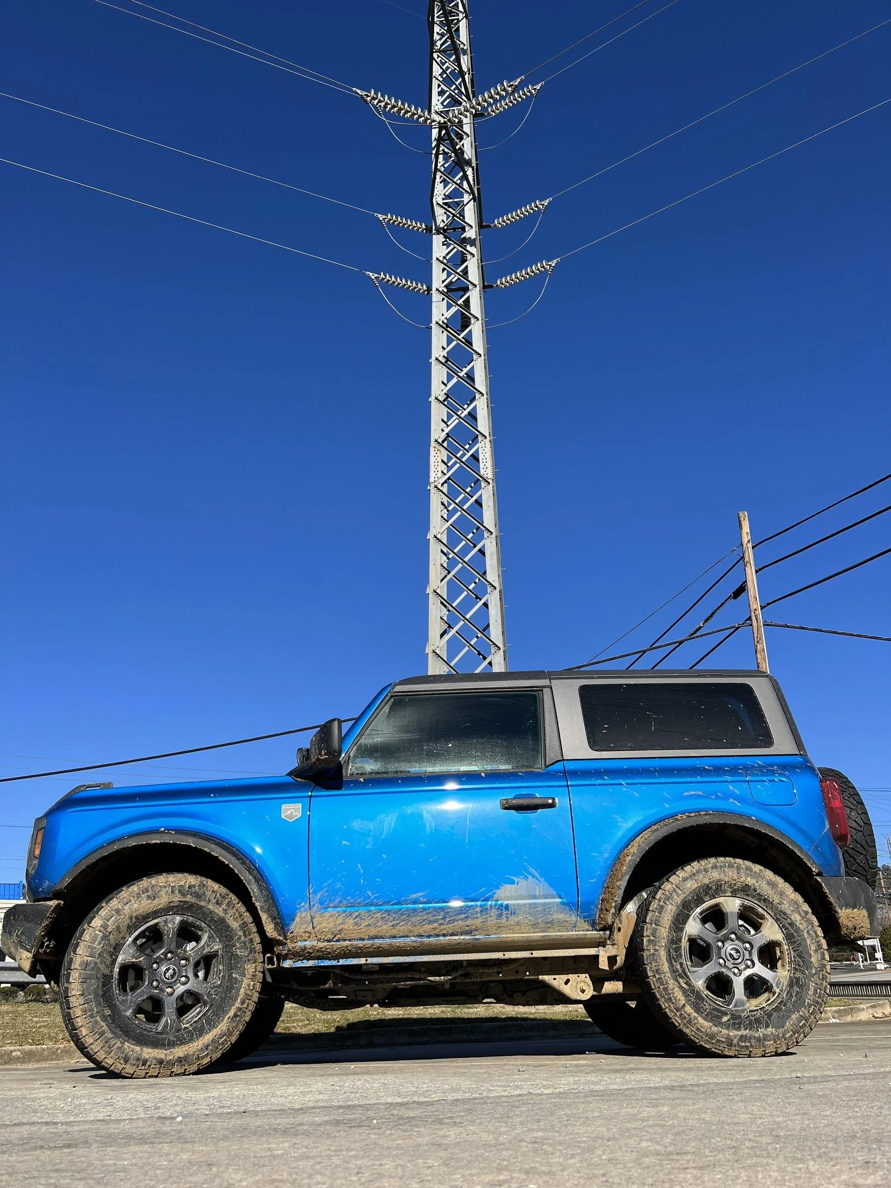 Ford Bronco VELOCITY BLUE Bronco Club 2C65B196-C9D3-4295-901F-C3E2A51BF10A