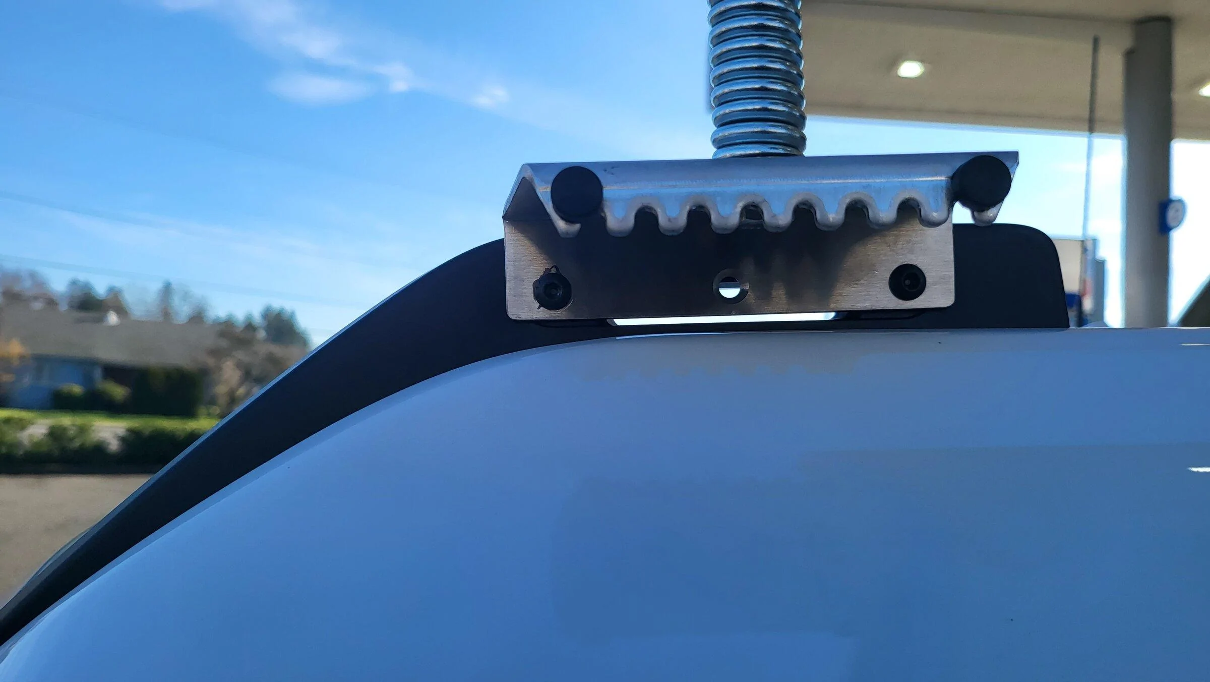 Ford Bronco FLAG WHIP quick solution installed 2022-01-29 12.51.47