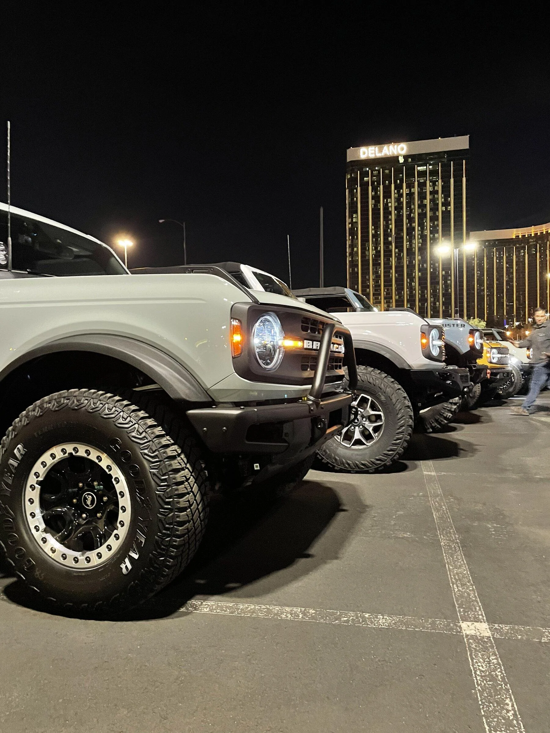 Ford Bronco CACTUS GRAY Bronco Club 9E7E5F69-17AE-43D2-BD0D-4BF975DE753F