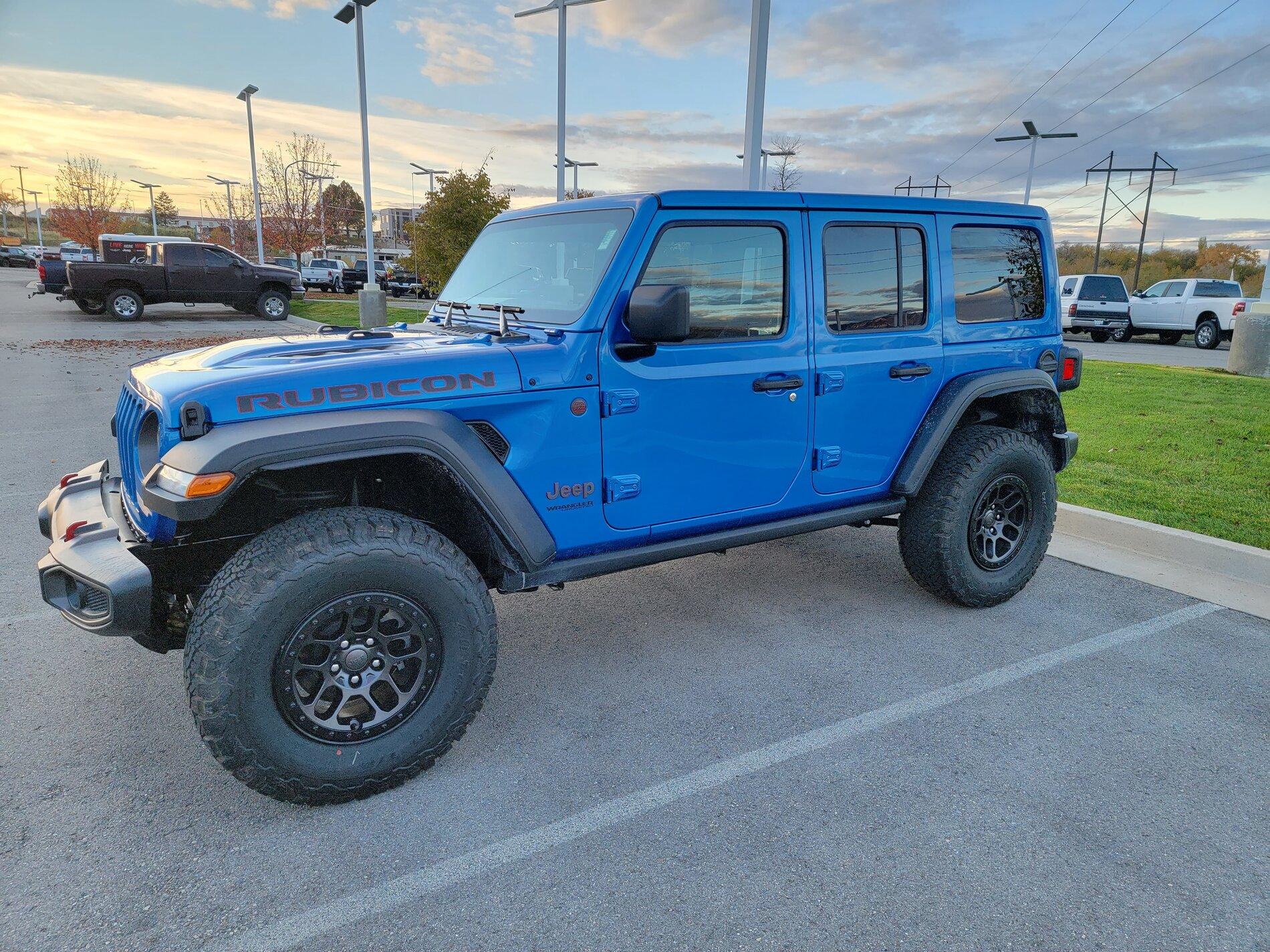 Ford Bronco 4 Door Blues: Bronco vs Wrangler 20211102_175222