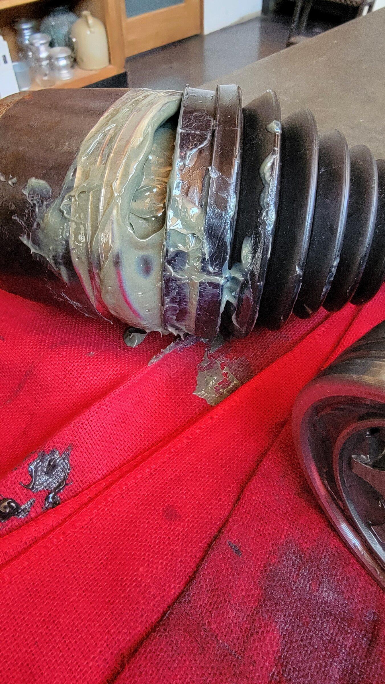 Ford Bronco Front Differential Issue - Fluid leaking 20220201_140110