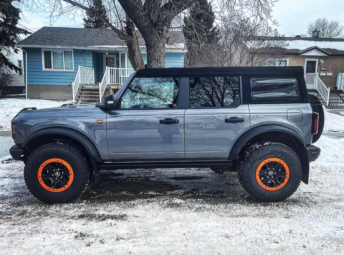 Ford Bronco CARBONIZED GRAY Bronco Club 273029338_10224849167089991_7023014960373867276_n