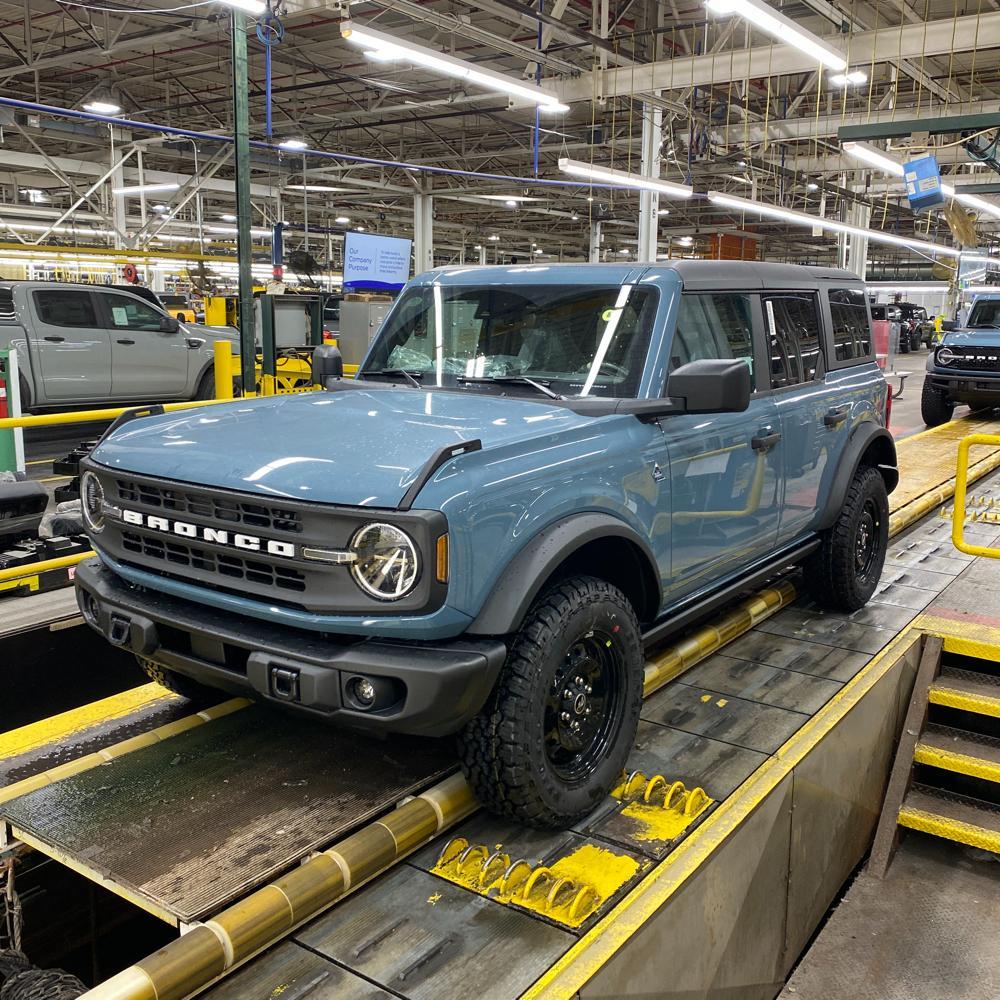 Ford Bronco 🛠 12/20/21 Build Week Group image