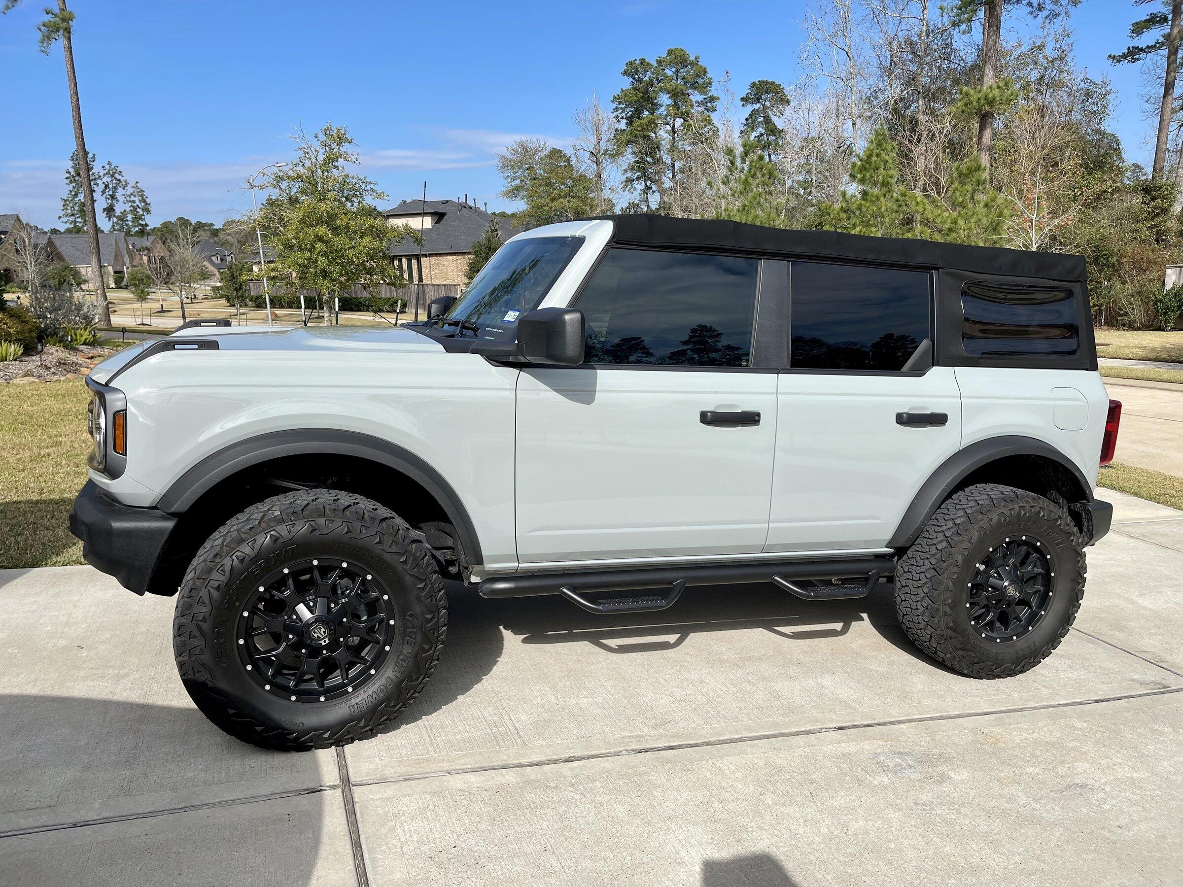 Ford Bronco CACTUS GRAY Bronco Club 15691D37-C3BC-4965-A229-3DF500B0458A