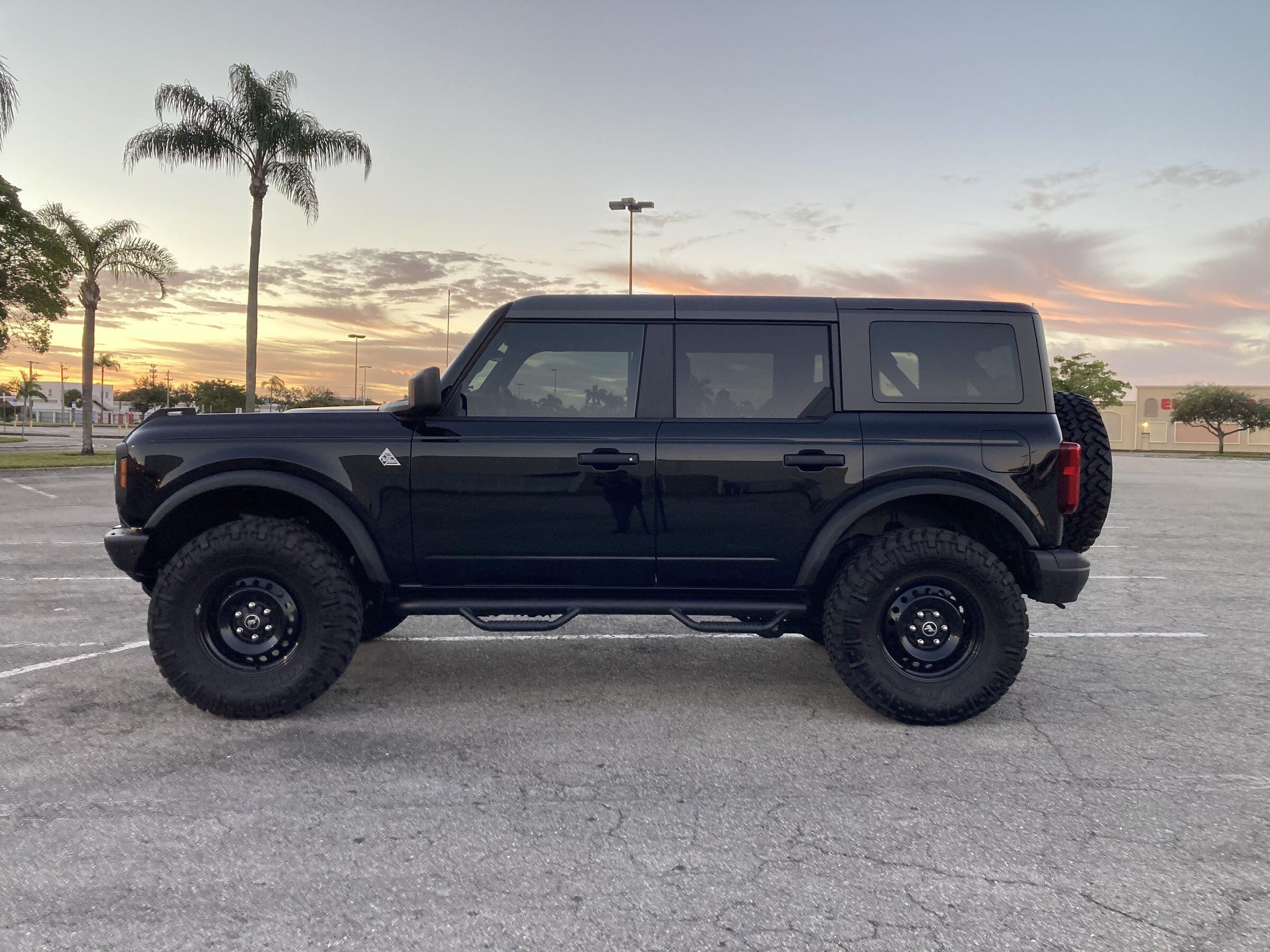 Ford Bronco SHADOW BLACK Bronco Club 28D36E3C-62B8-4E89-A886-1BED4649818E