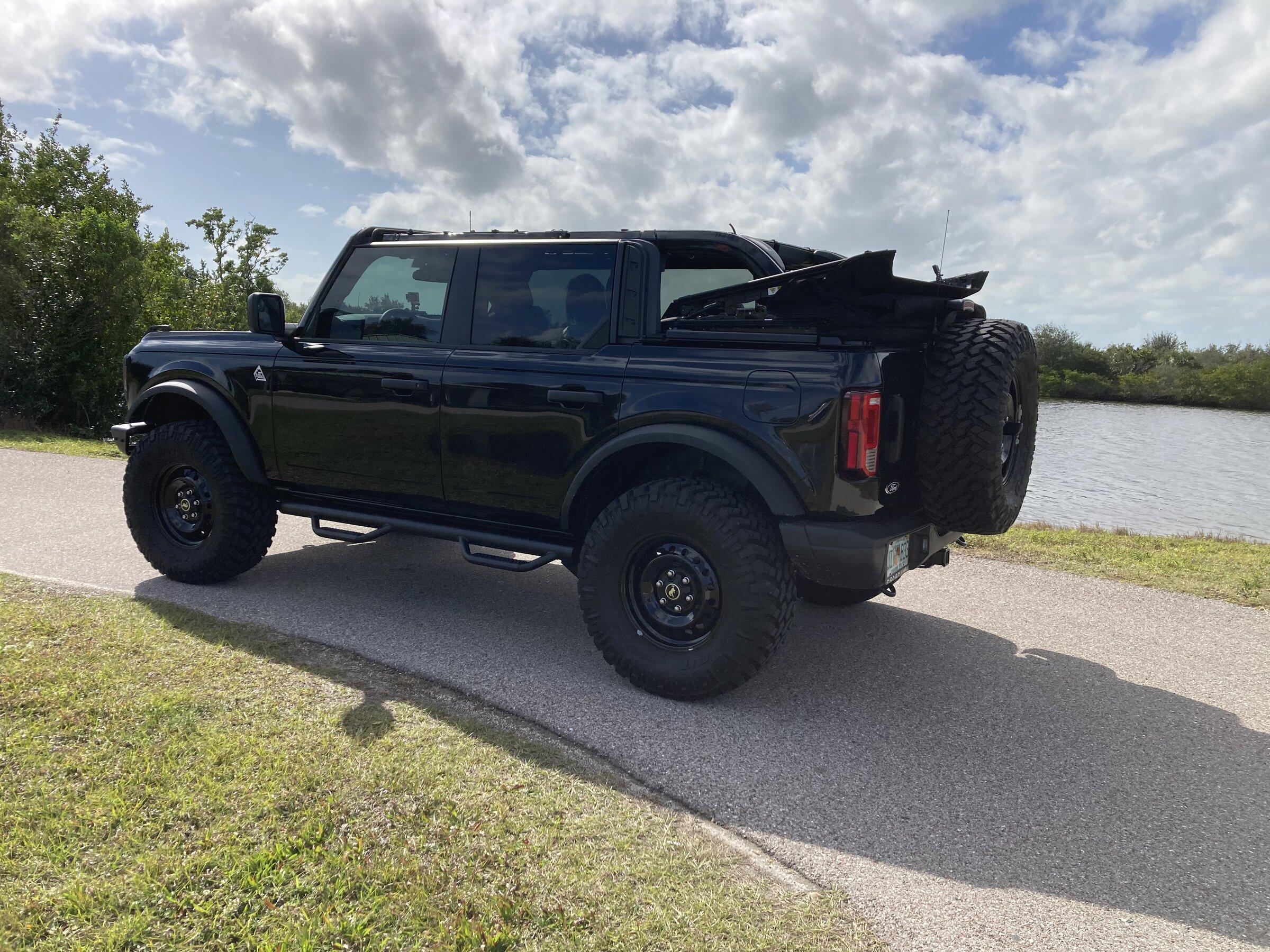 Ford Bronco SHADOW BLACK Bronco Club ABB5D531-CCA1-44D8-9A29-023106B207F6