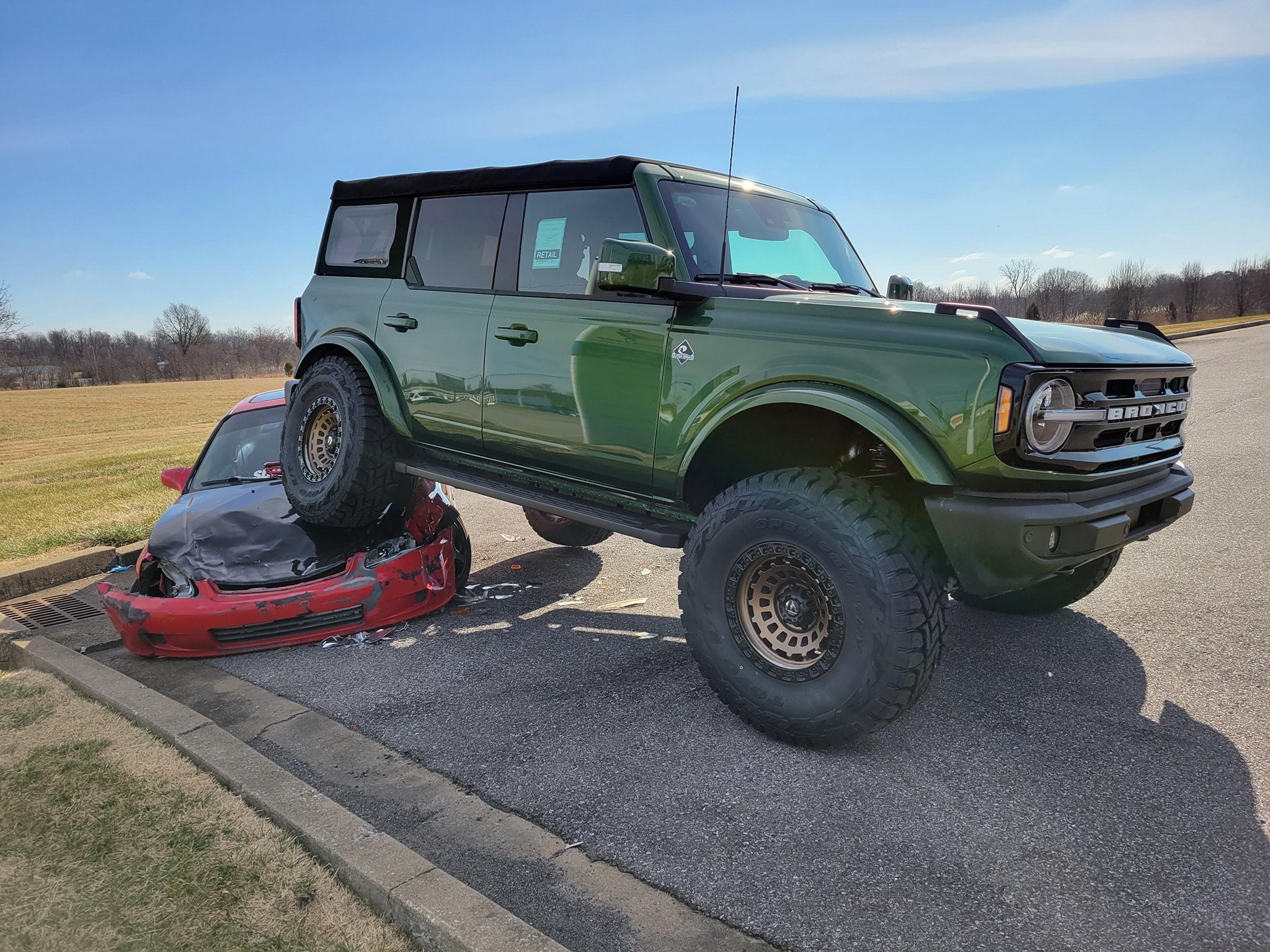 Ford Bronco Eruption Green Broncos + Bronze Wheels are perfect match 269669315_10222700771001904_5396816714293231708_n