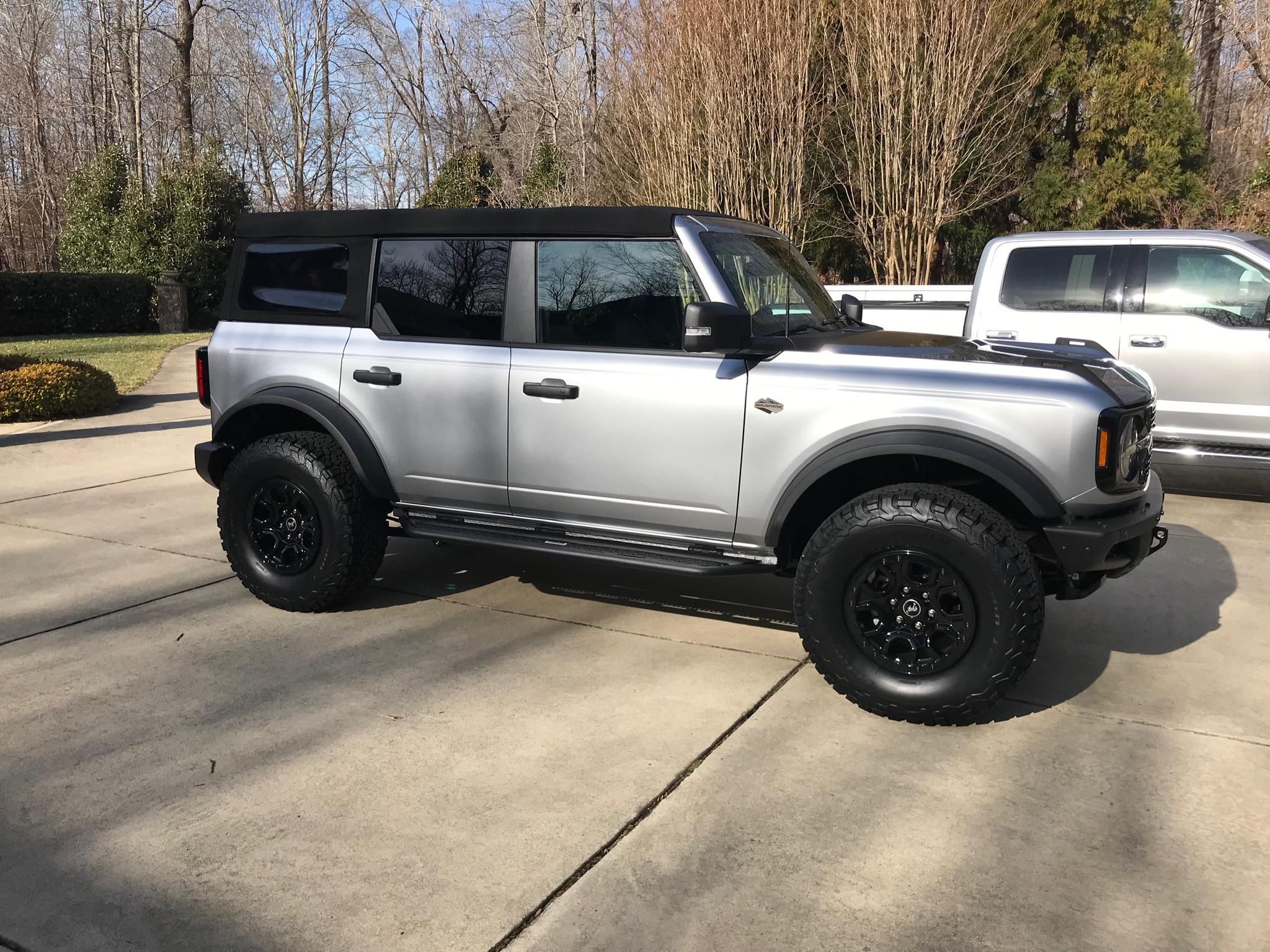 Ford Bronco ICONIC SILVER Bronco Club 1EC5FAD2-DEAE-4A89-8AEA-5B0417073639