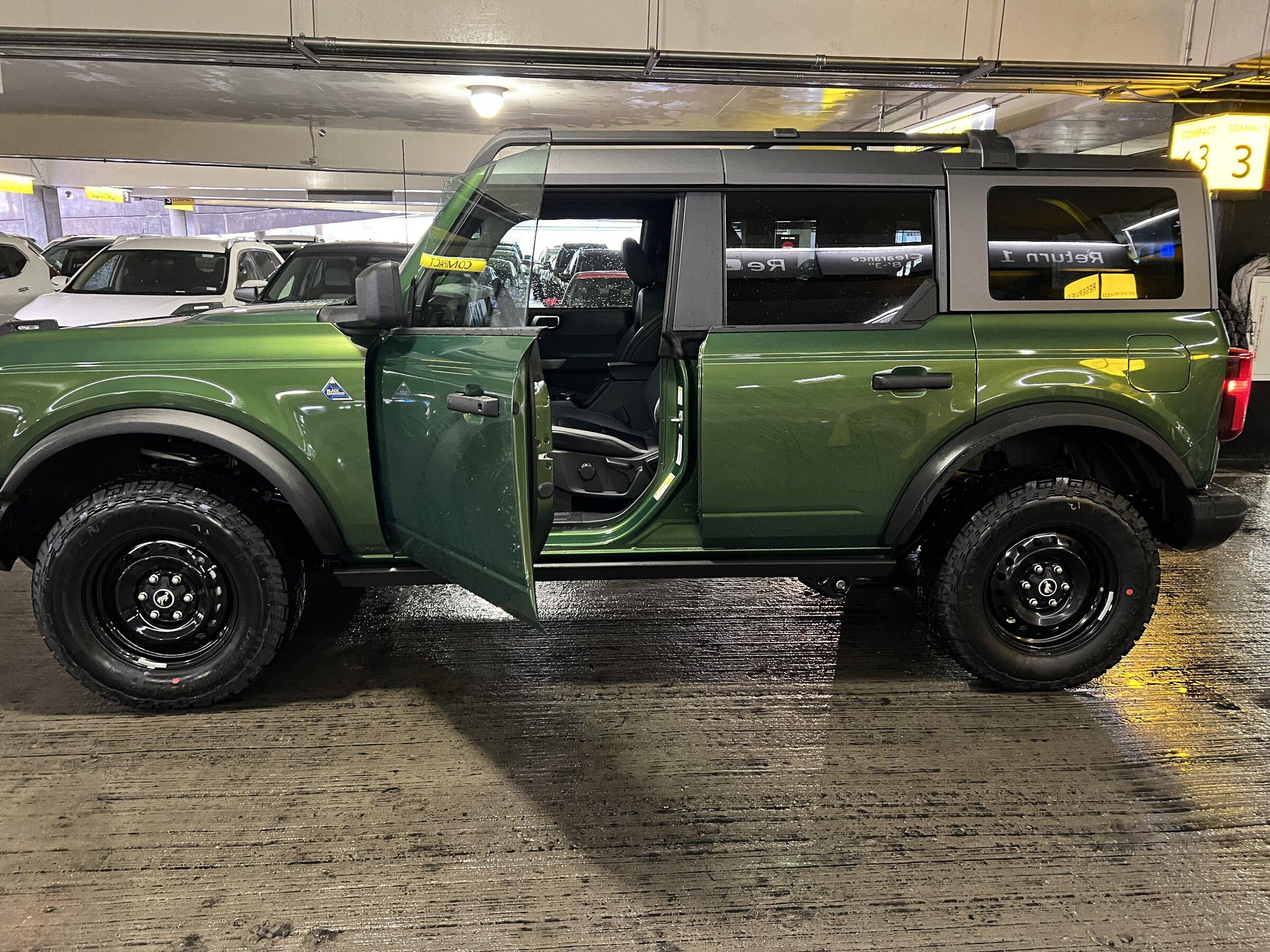 Ford Bronco ERUPTION GREEN Bronco Club E3B893A3-8A63-46F8-8EA2-CD56EF4DFF97
